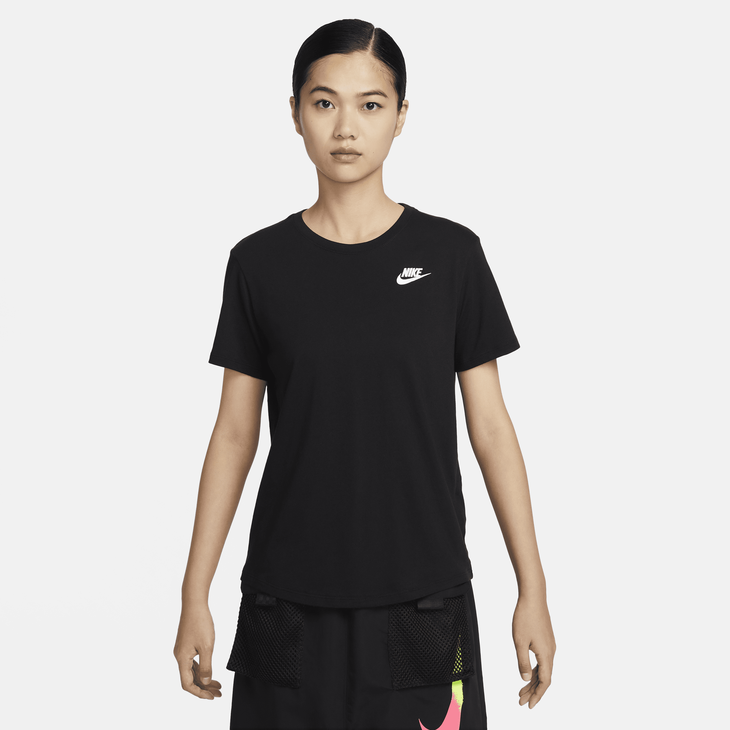 【ナイキ(NIKE)公式ストア】ナイキ スポーツウェア クラブ エッセンシャル ウィメンズ Tシャツ DX7903-010 ブラック 【ナイキ(NIKE)公式ストア】ナイキ スポーツウェア クラブ エッセンシャル ウィメンズ Tシャツ DX7903-010 ブラック