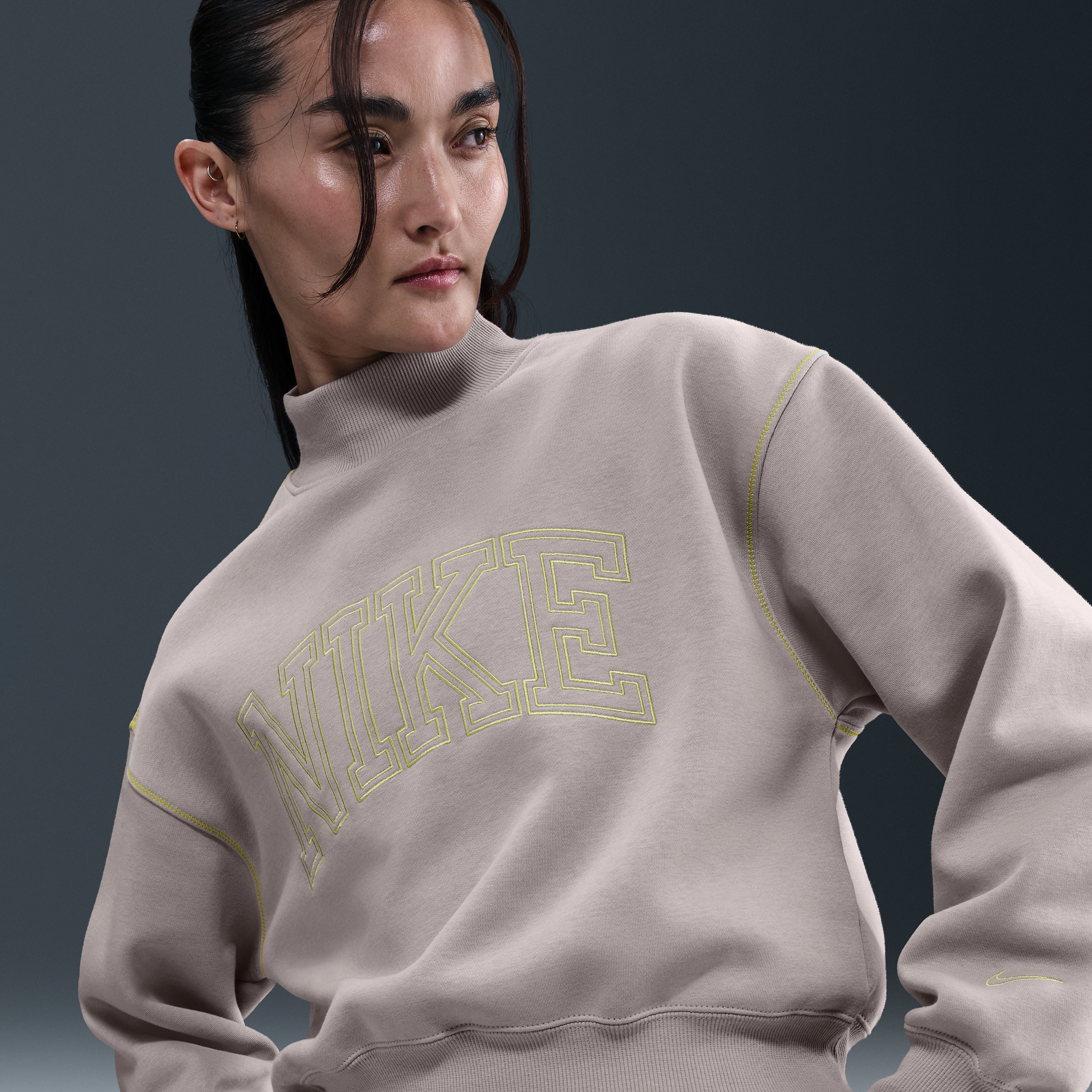 【ナイキ(NIKE)公式ストア】ナイキ スポーツウェア フェニックス フリース ウィメンズ モックネック スウェットシャツ IM7491-009 グレー 【ナイキ(NIKE)公式ストア】ナイキ スポーツウェア フェニックス フリース ウィメンズ モックネック スウェットシャツ IM7491-009 グレー