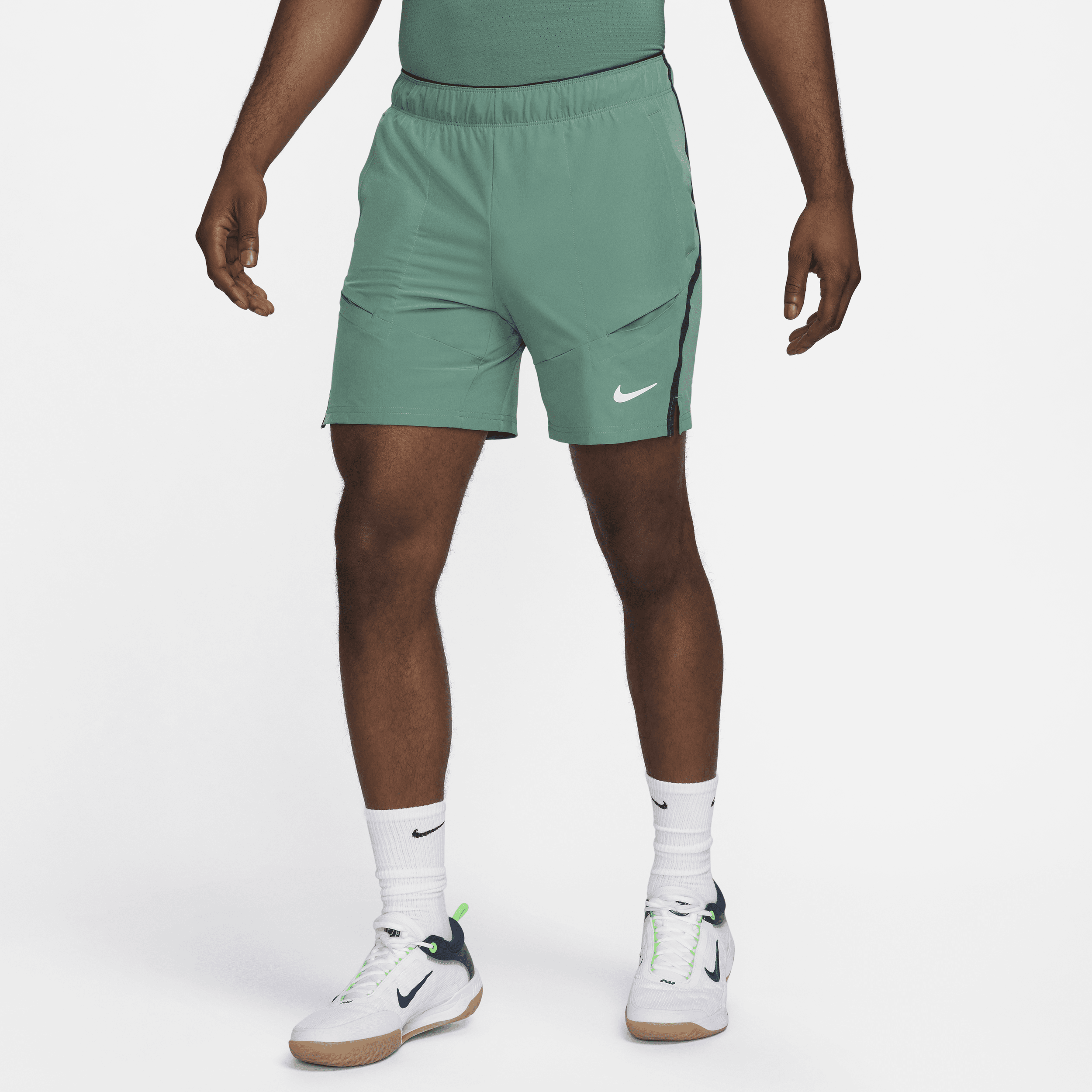 NikeCourt Advantage Dri-FIT tennisshorts voor heren (18 cm) - Groen