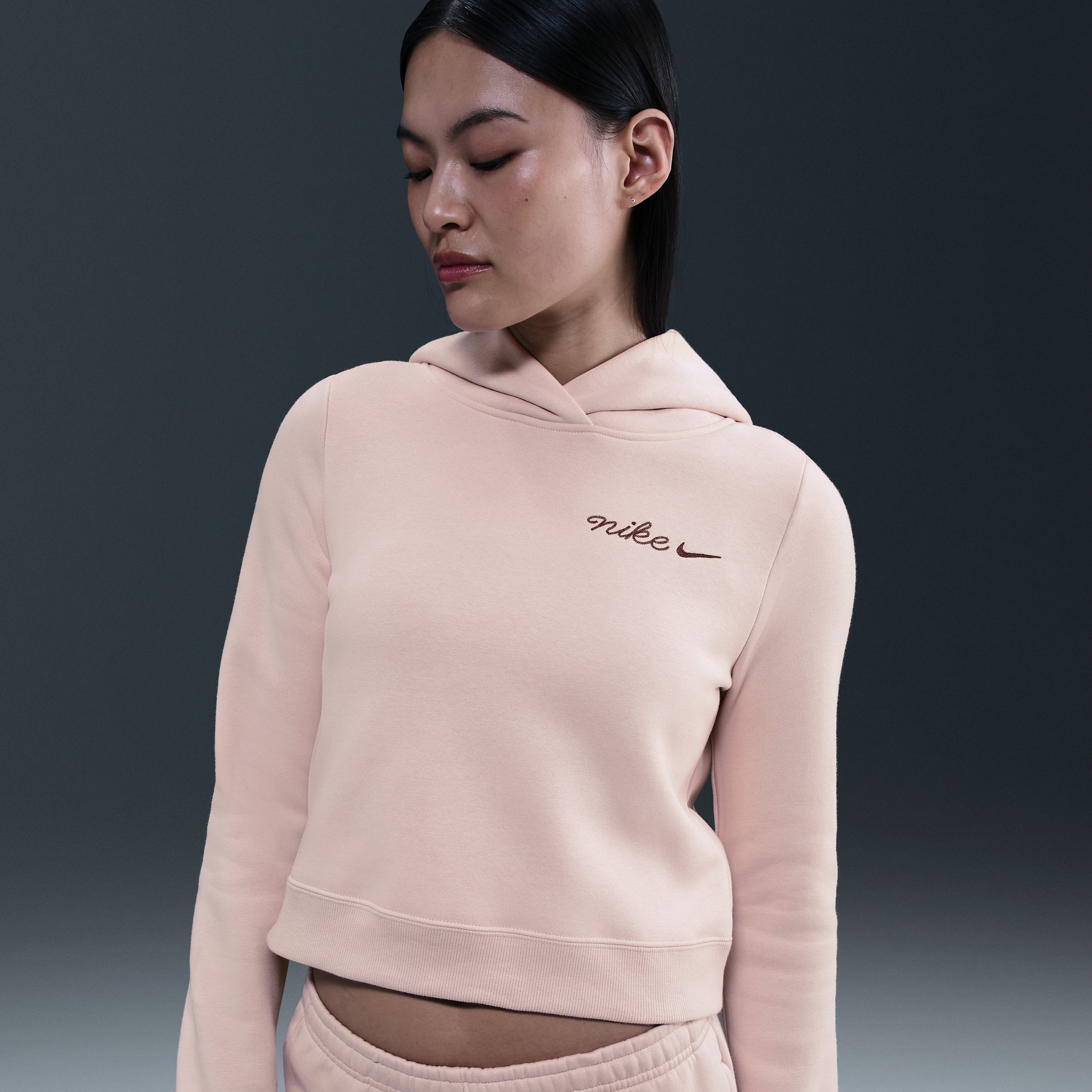 【ナイキ（NIKE）公式ストア】ナイキ スポーツウェア フェニックス フリース ウィメンズ シュルンケン パーカー IM7495-667 ピンク