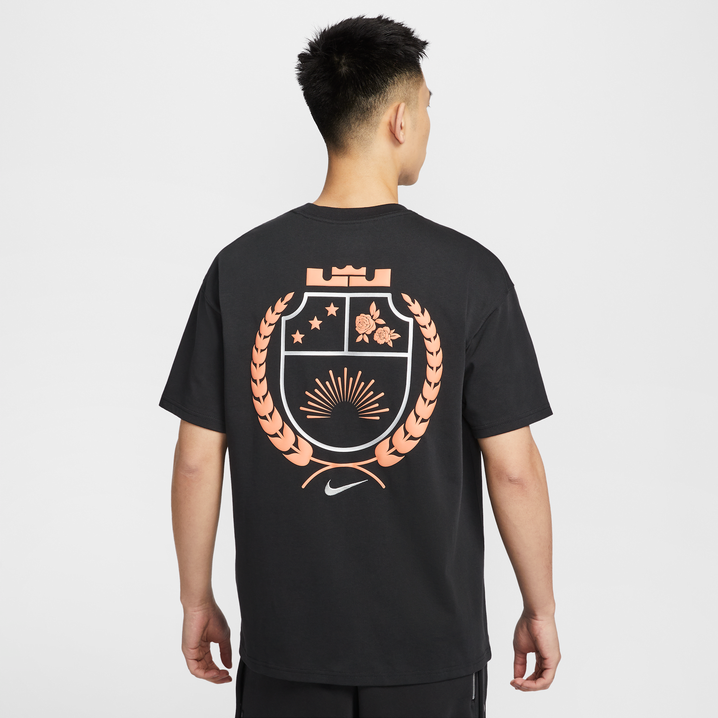 【ナイキ(NIKE)公式ストア】レブロン メンズ マックス90 Tシャツ HJ3413-010 ブラック 【ナイキ(NIKE)公式ストア】レブロン メンズ マックス90 Tシャツ HJ3413-010 ブラック