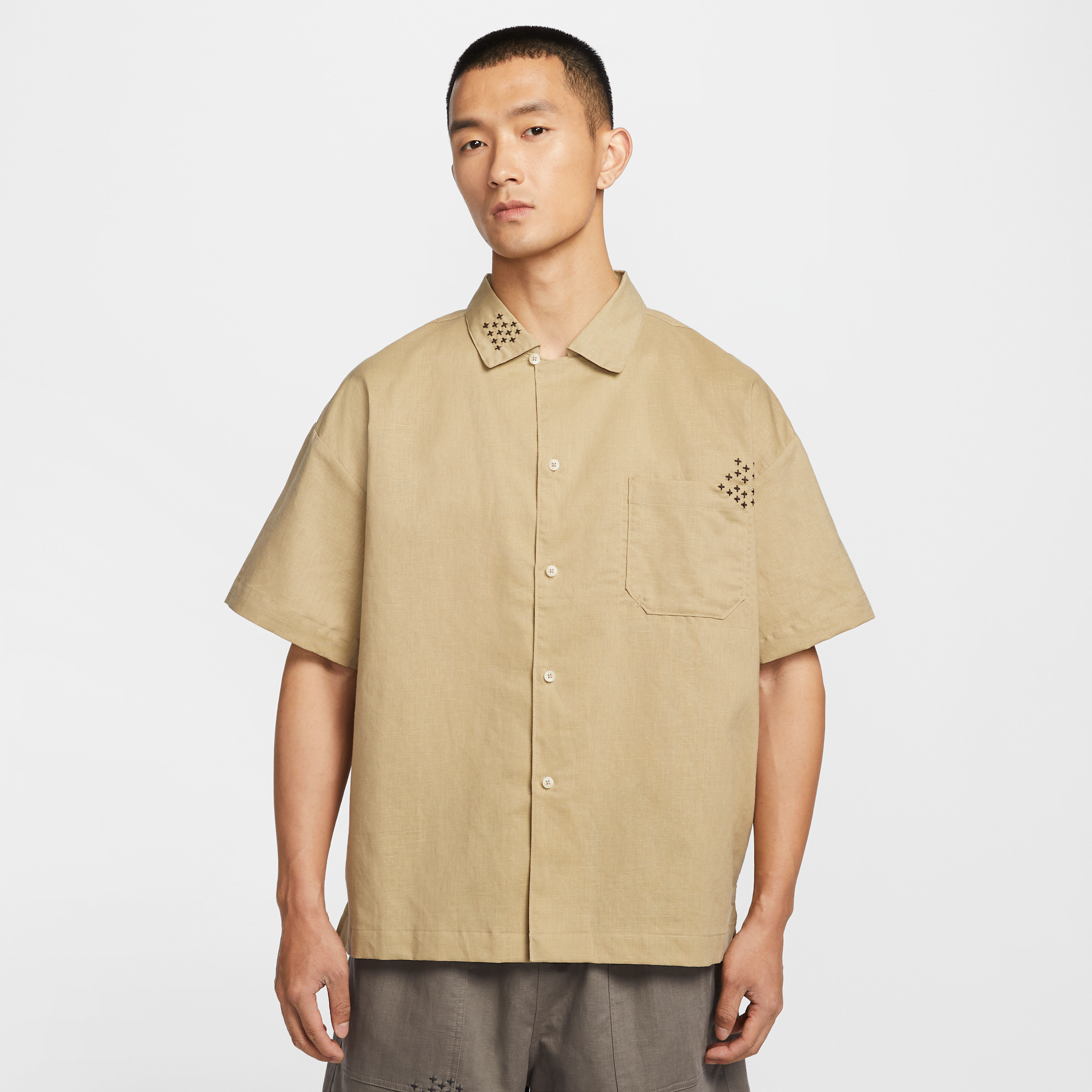【ナイキ(NIKE)公式ストア】ナイキ ライフ メンズ リネン ショートスリーブ ボタン ダウン HJ2982-297 ブラウン 【ナイキ(NIKE)公式ストア】ナイキ ライフ メンズ リネン ショートスリーブ ボタン ダウン HJ2982-297 ブラウン