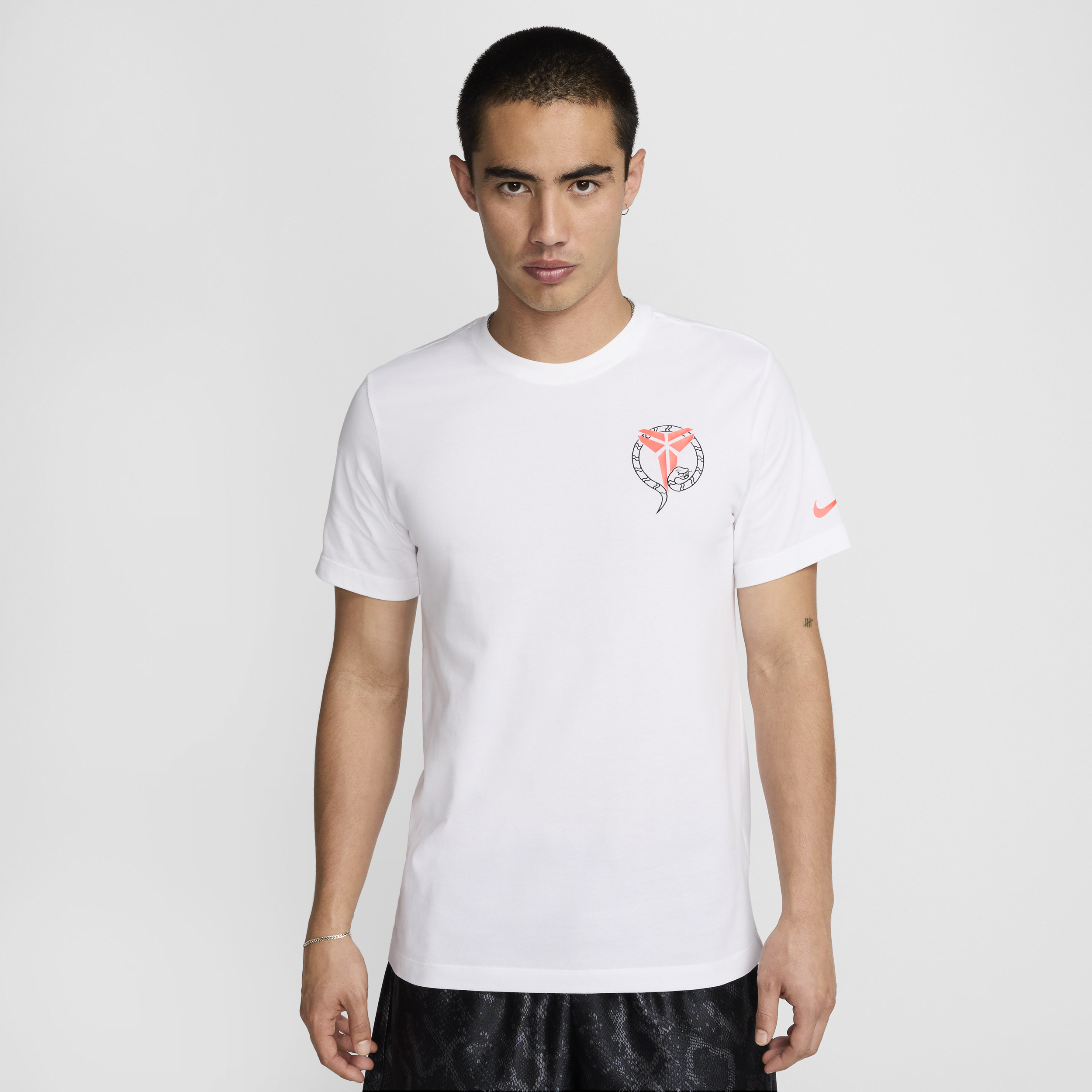 【ナイキ(NIKE)公式ストア】コービー "Stockings" メンズ Dri-FIT Tシャツ HV5151-100 ホワイト 【ナイキ(NIKE)公式ストア】コービー "Stockings" メンズ Dri-FIT Tシャツ HV5151-100 ホワイト