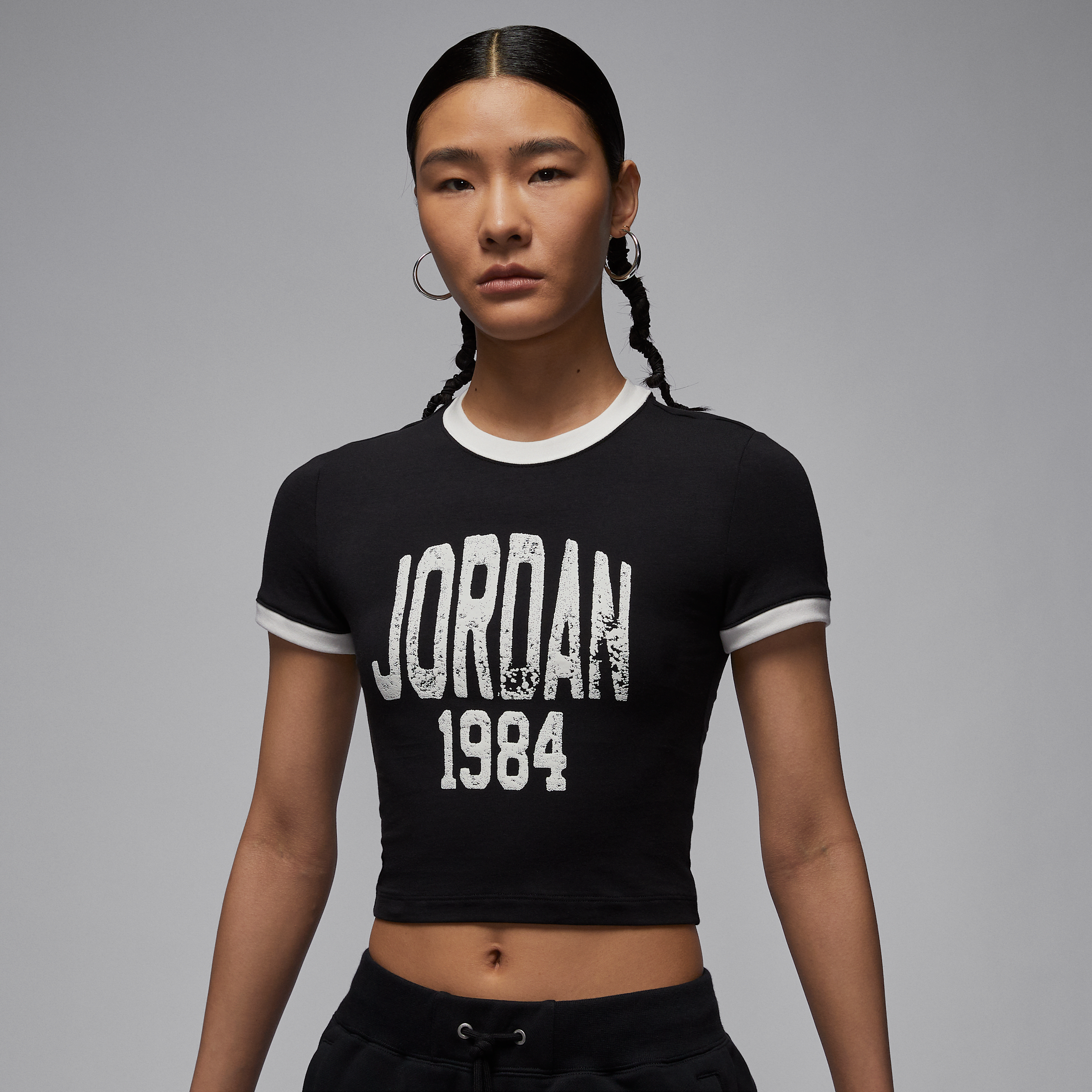 【ナイキ(NIKE)公式ストア】ジョーダン ウィメンズ クロップド グラフィック Tシャツ HJ0197-010 ブラック 【ナイキ(NIKE)公式ストア】ジョーダン ウィメンズ クロップド グラフィック Tシャツ HJ0197-010 ブラック