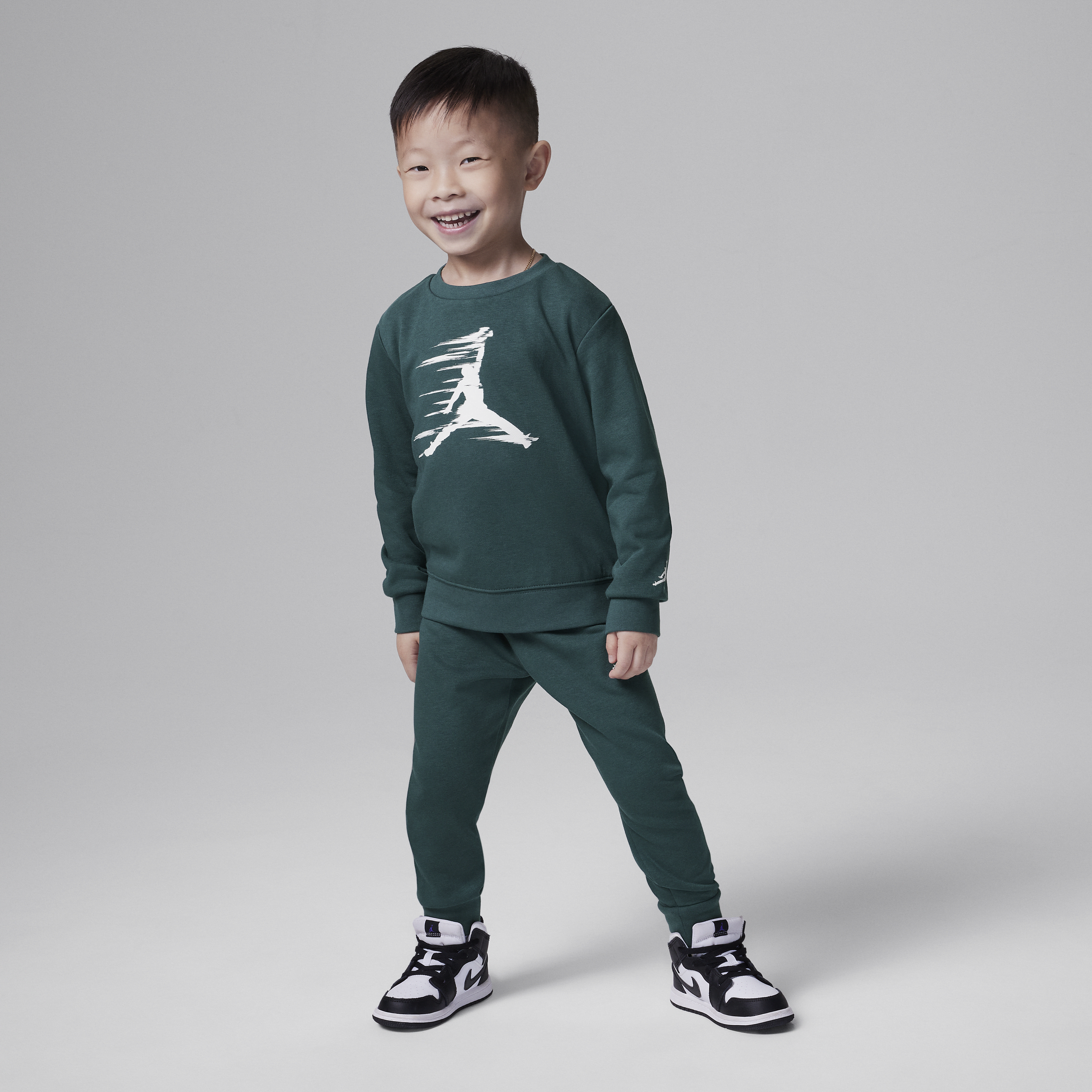【ナイキ(NIKE)公式ストア】ジョーダン MJ フライト MVP ベビー ツーピース フレンチ テリー クルー セットアップ HQ7680-366 グリーン 【ナイキ(NIKE)公式ストア】ジョーダン MJ フライト MVP ベビー ツーピース フレンチ テリー クルー セットアップ HQ7680-366 グリーン