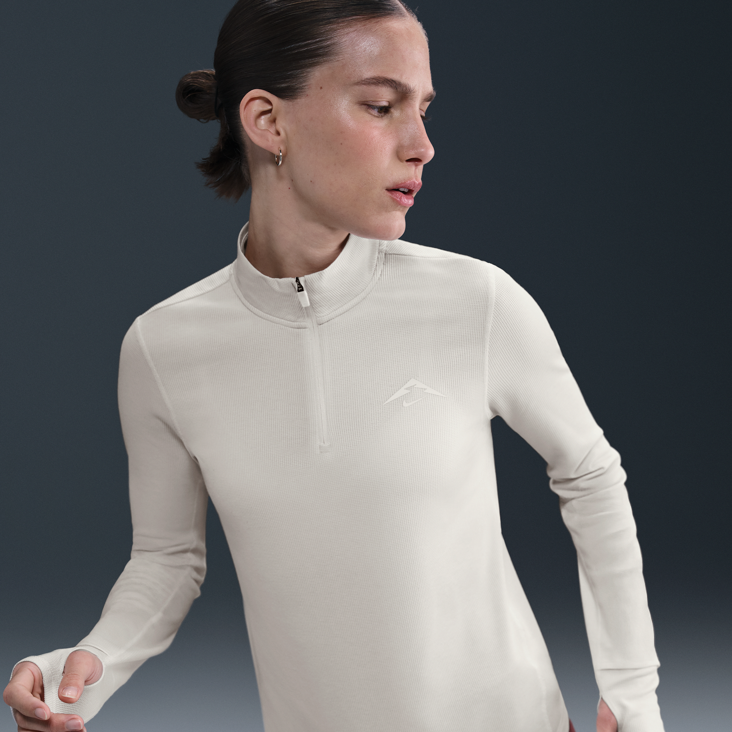 【ナイキ(NIKE)公式ストア】ナイキ トレイル ウィメンズ Dri-FIT 1/4ジップ ランニング ミッドレイヤー トップ HJ2249-030 グレー 【ナイキ(NIKE)公式ストア】ナイキ トレイル ウィメンズ Dri-FIT 1/4ジップ ランニング ミッドレイヤー トップ HJ2249-030 グレー