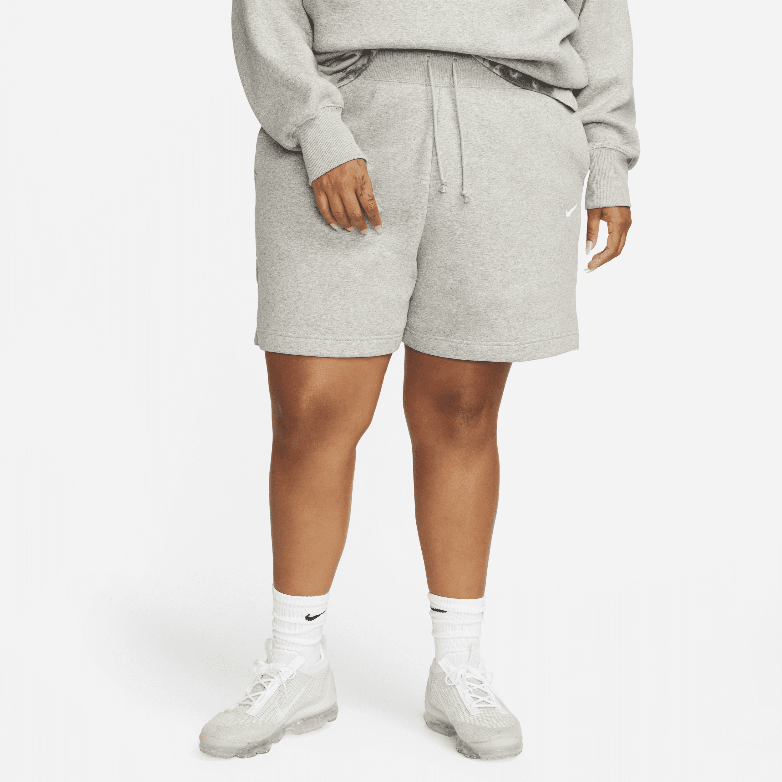 Nike Sportswear Phoenix Fleece-shorts med løs pasform og høj talje til kvinder (plus size) - grå