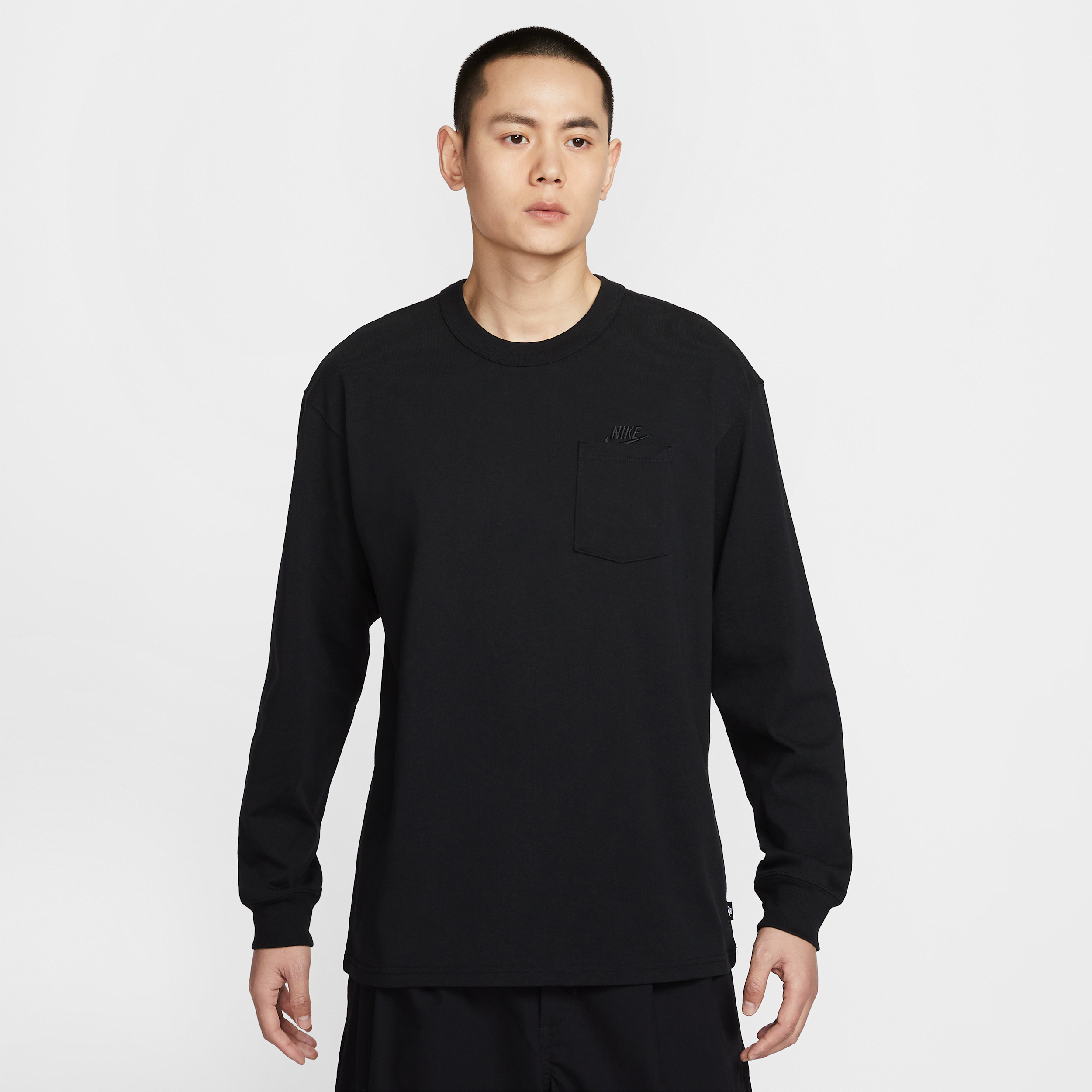 【ナイキ(NIKE)公式ストア】ナイキ スポーツウェア プレミアム エッセンシャル メンズ ロングスリーブ ポケット Tシャツ DR7930-011 ブラック 【ナイキ(NIKE)公式ストア】ナイキ スポーツウェア プレミアム エッセンシャル メンズ ロングスリーブ ポケット Tシャツ DR7930-011 ブラック