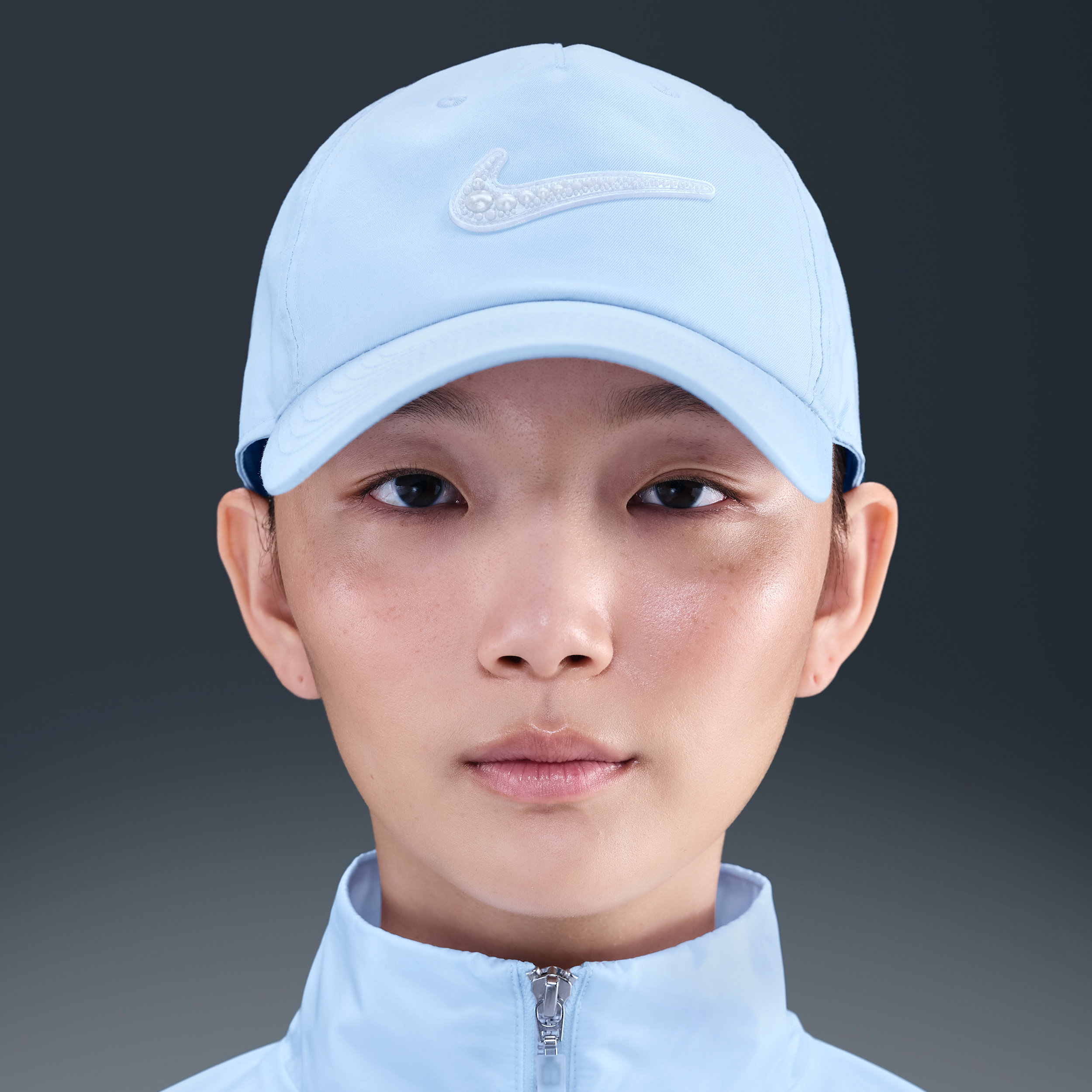 【ナイキ（NIKE）公式ストア】ナイキ ウィメンズ アーティスト コレクション⁠アンストラクチャード キャップ HV5276-423 ブルー