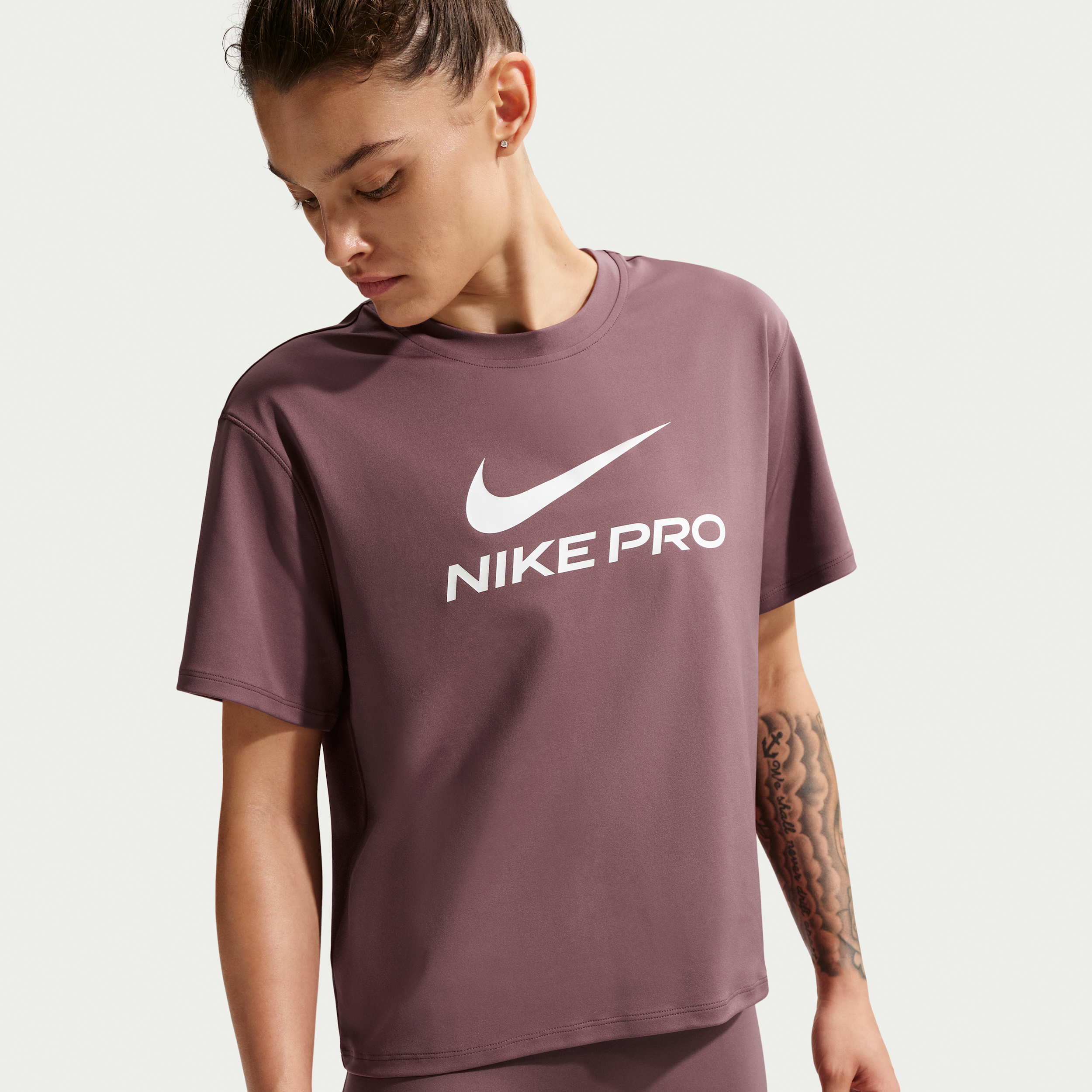 Nike Pro Women's Loose T-Shirt - Purple - Polyester/Elastane