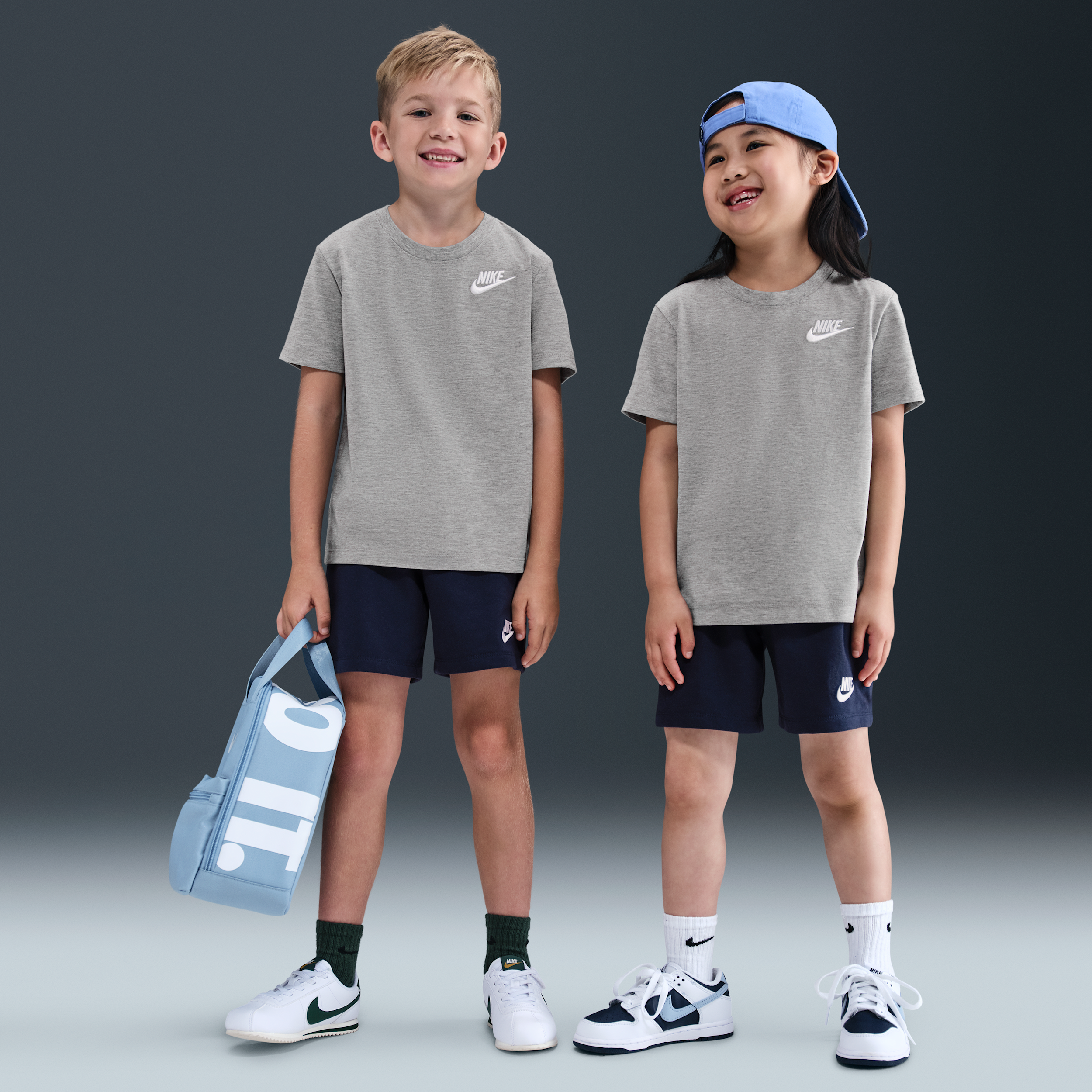 【ナイキ(NIKE)公式ストア】ナイキ リトルキッズ ツーピース ニット ショートパンツ セットアップ HJ2059-410 ブルー 【ナイキ(NIKE)公式ストア】ナイキ リトルキッズ ツーピース ニット ショートパンツ セットアップ HJ2059-410 ブルー