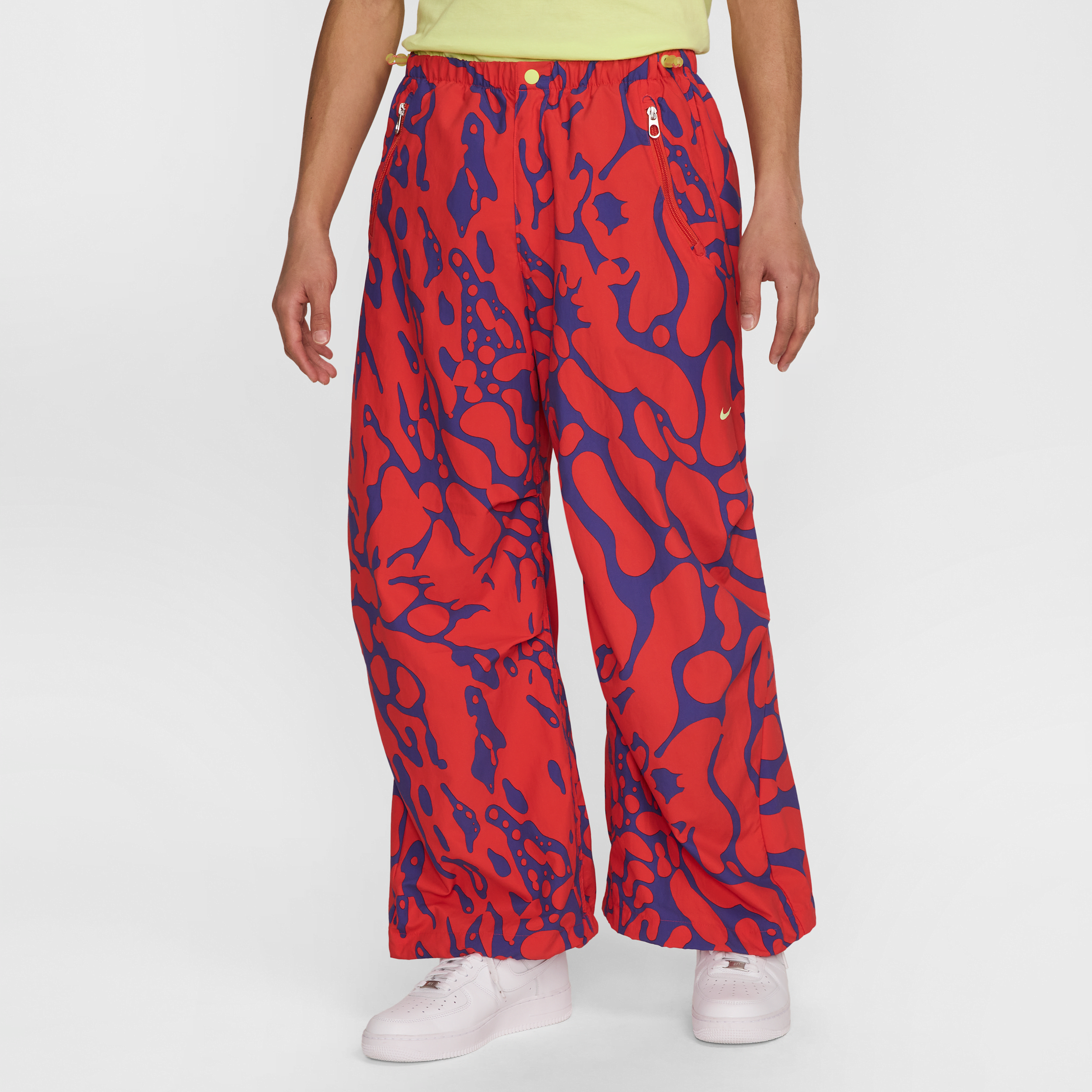 【ナイキ(NIKE)公式ストア】ナイキ プロジェクト F.R.O.G. メンズ パラシュート パンツ HQ0468-635 レッド 【ナイキ(NIKE)公式ストア】ナイキ プロジェクト F.R.O.G. メンズ パラシュート パンツ HQ0468-635 レッド