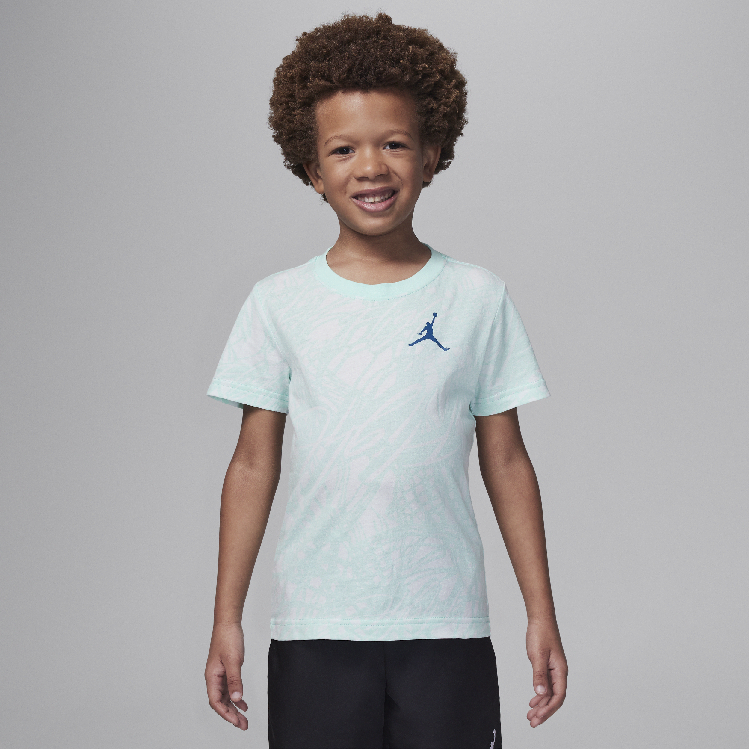 【ナイキ(NIKE)公式ストア】ジョーダン リトルキッズ ネット フライト プリント Tシャツ HJ1613-349 グリーン 【ナイキ(NIKE)公式ストア】ジョーダン リトルキッズ ネット フライト プリント Tシャツ HJ1613-349 グリーン