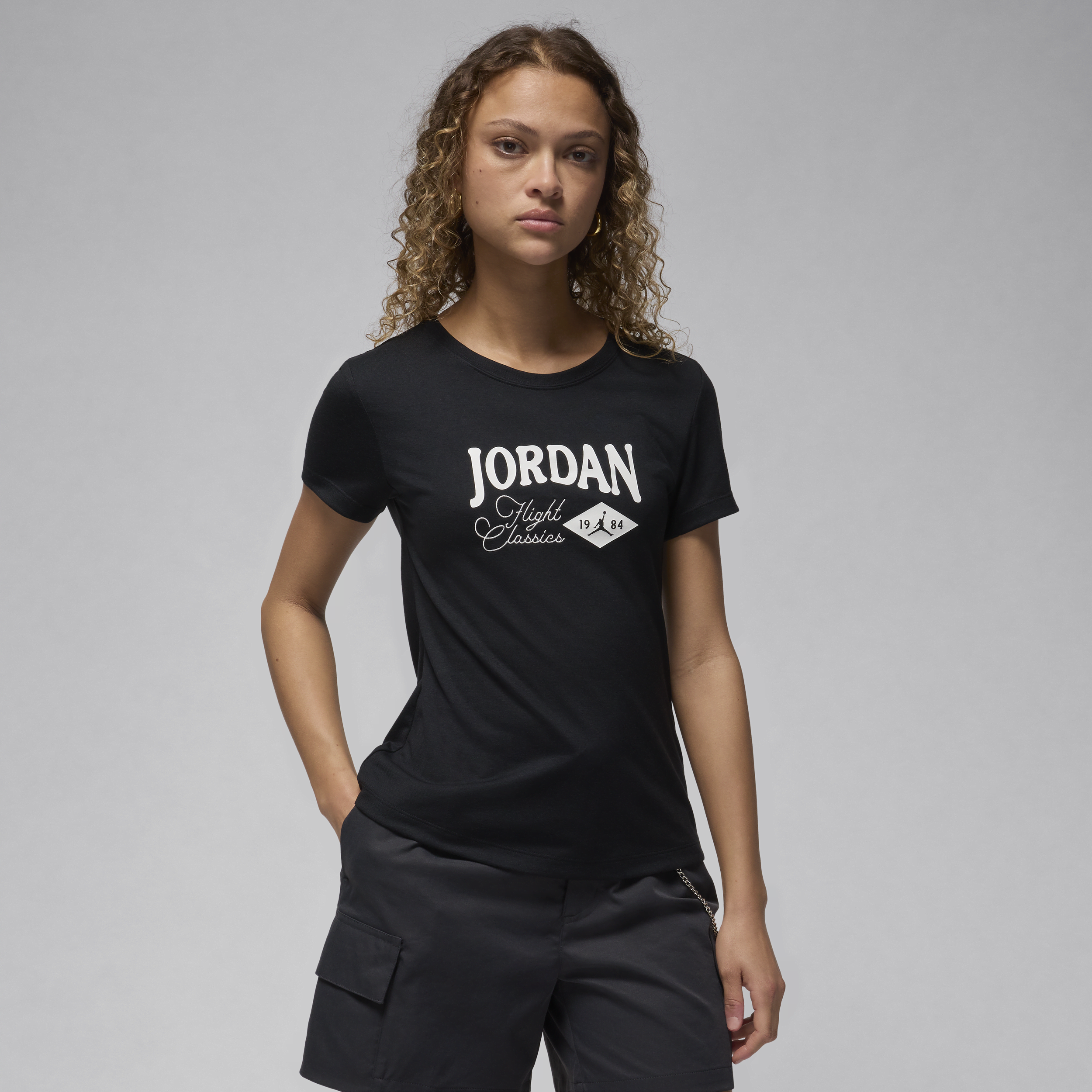 Jordan T-shirt met graphic en aansluitende pasvorm voor dames - Zwart