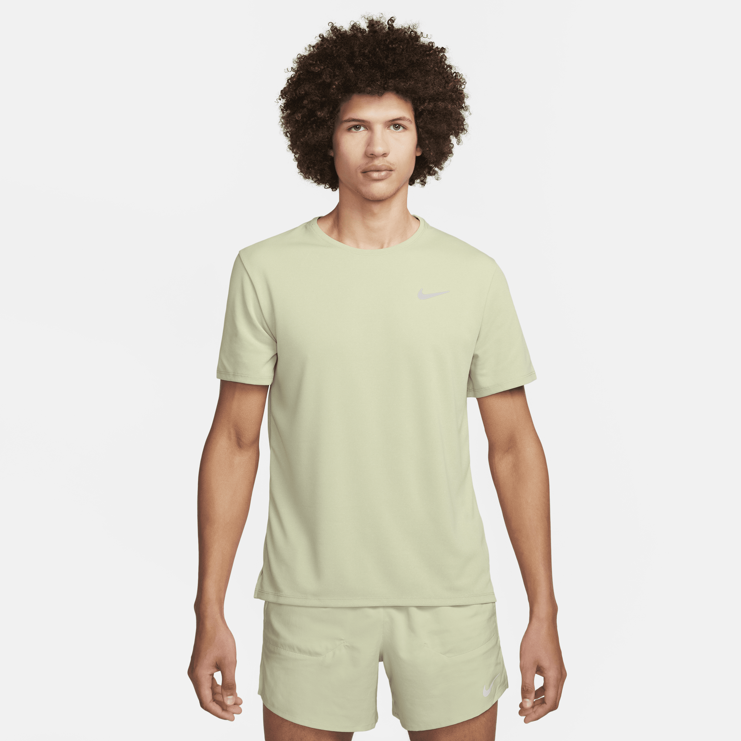 Nike Miler UV hardlooptop met korte mouwen en Dri-FIT voor heren - Groen