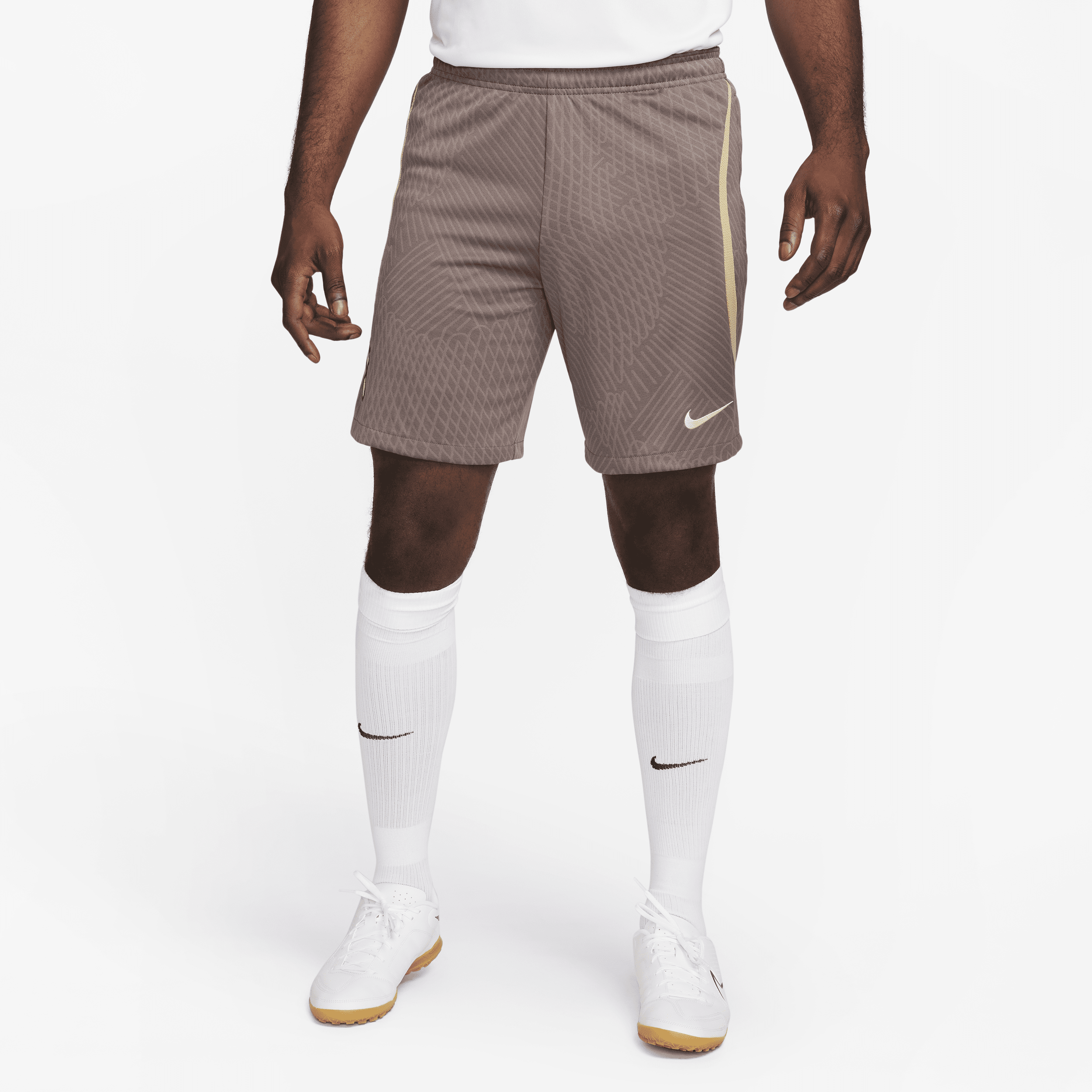 Shorts da calcio in maglia Nike Dri-FIT Tottenham Hotspur Strike da uomo – Terza - Marrone