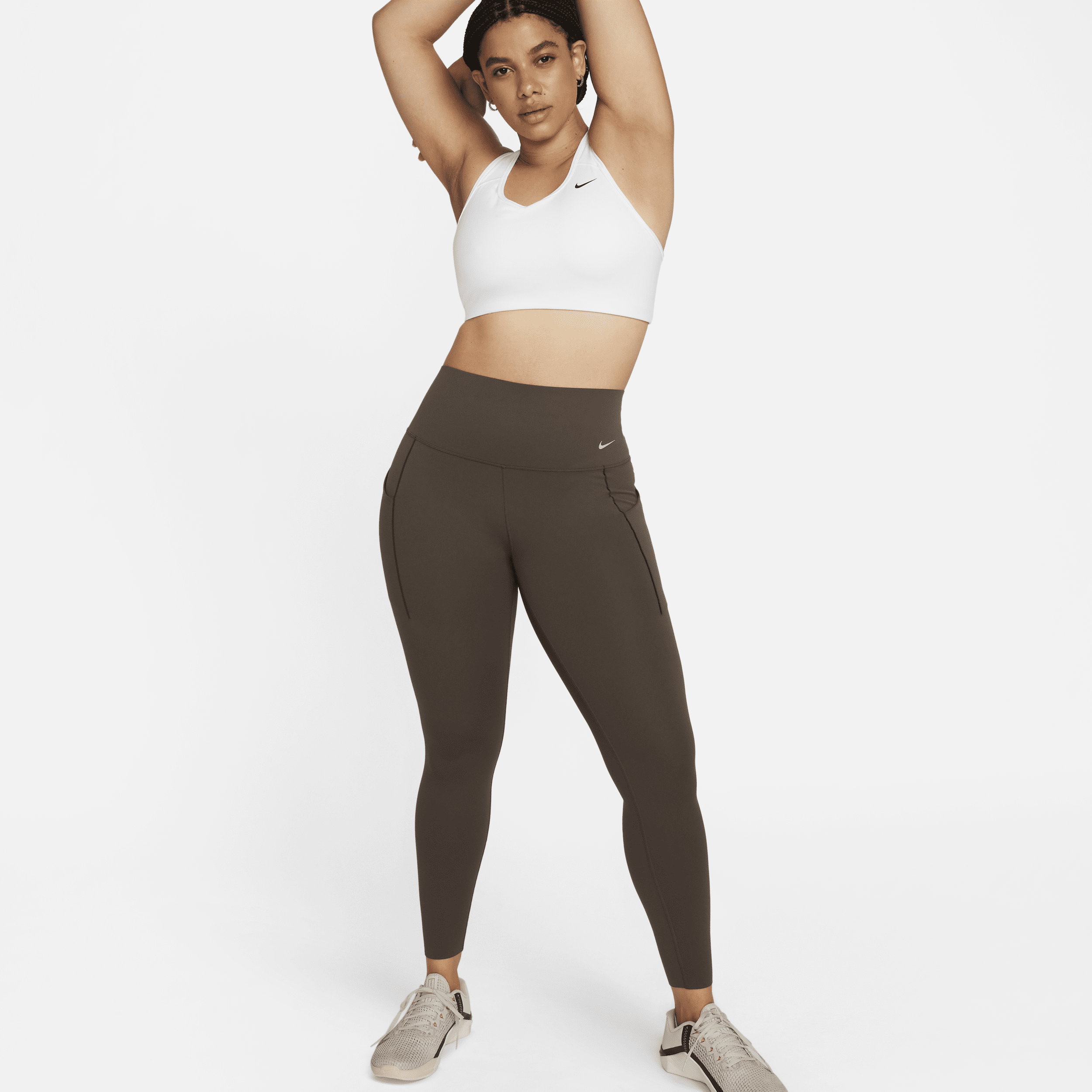 Nike Universa-leggings i fuld længde med medium støtte, høj talje og lommer til kvinder - brun