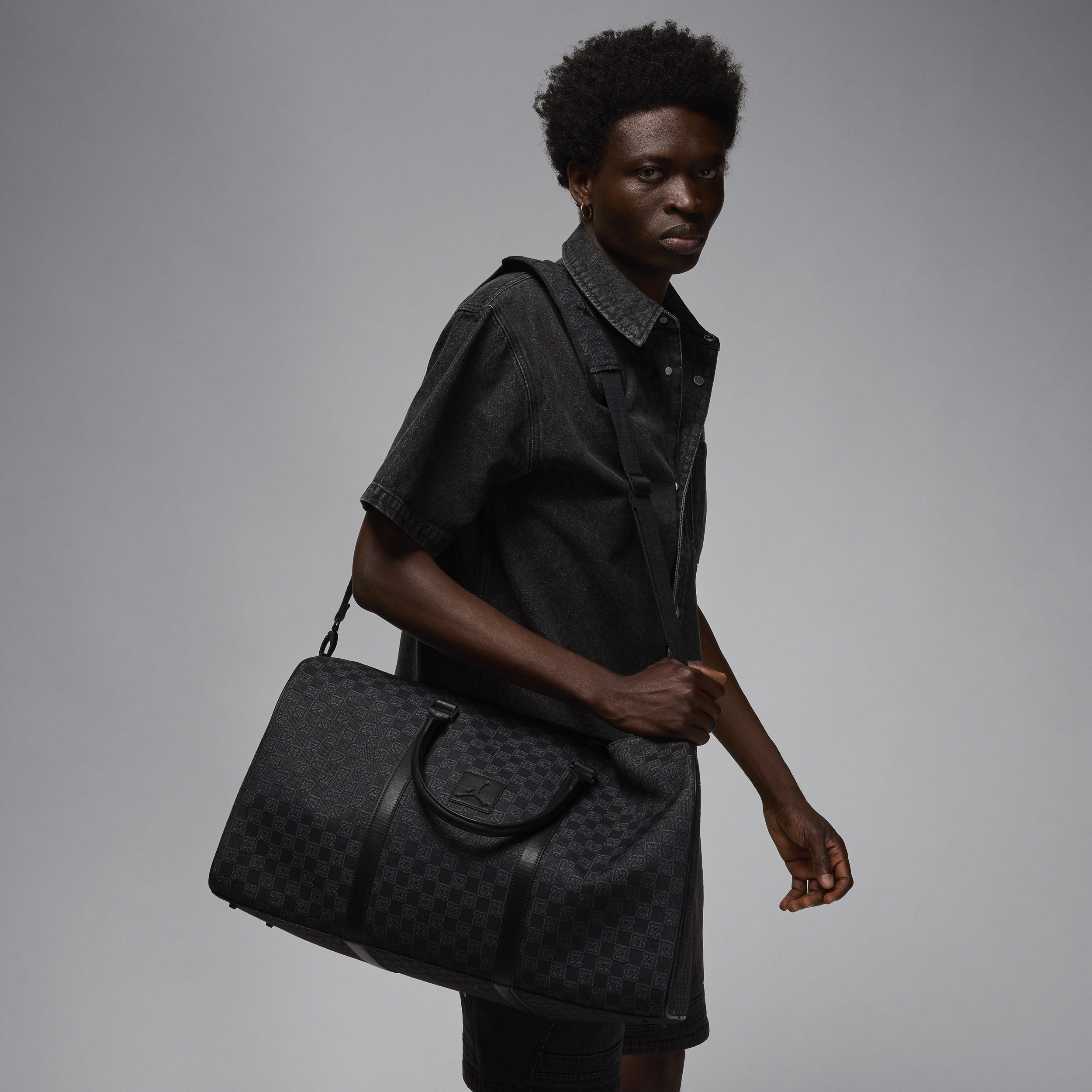 【ナイキ(NIKE)公式ストア】ジョーダン モノグラム ダッフルバッグ (40L) HF1867-010 ブラック 【ナイキ(NIKE)公式ストア】ジョーダン モノグラム ダッフルバッグ (40L) HF1867-010 ブラック