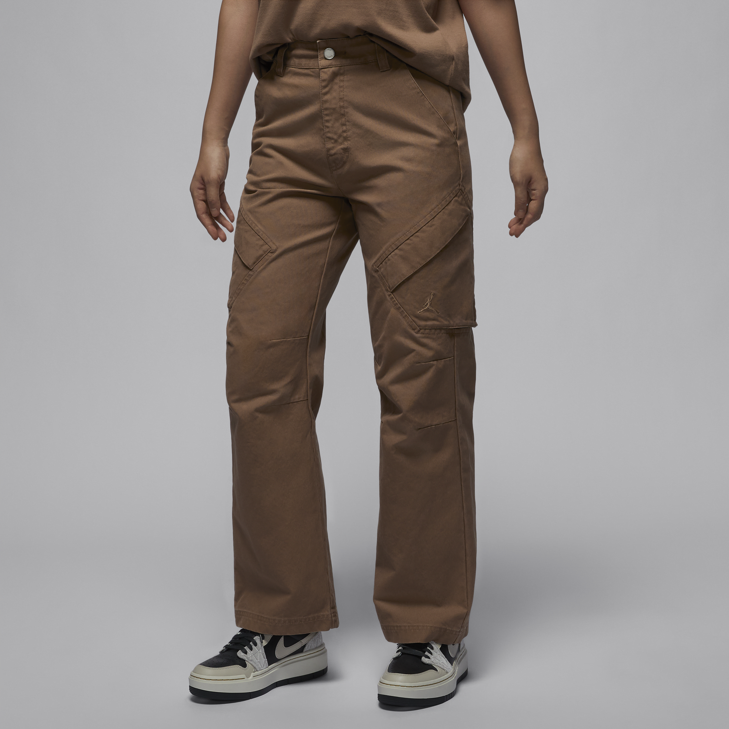 【ナイキ(NIKE)公式ストア】ジョーダン シカゴ ウィメンズパンツ FV7099-223 ブラウン 【ナイキ(NIKE)公式ストア】ジョーダン シカゴ ウィメンズパンツ FV7099-223 ブラウン