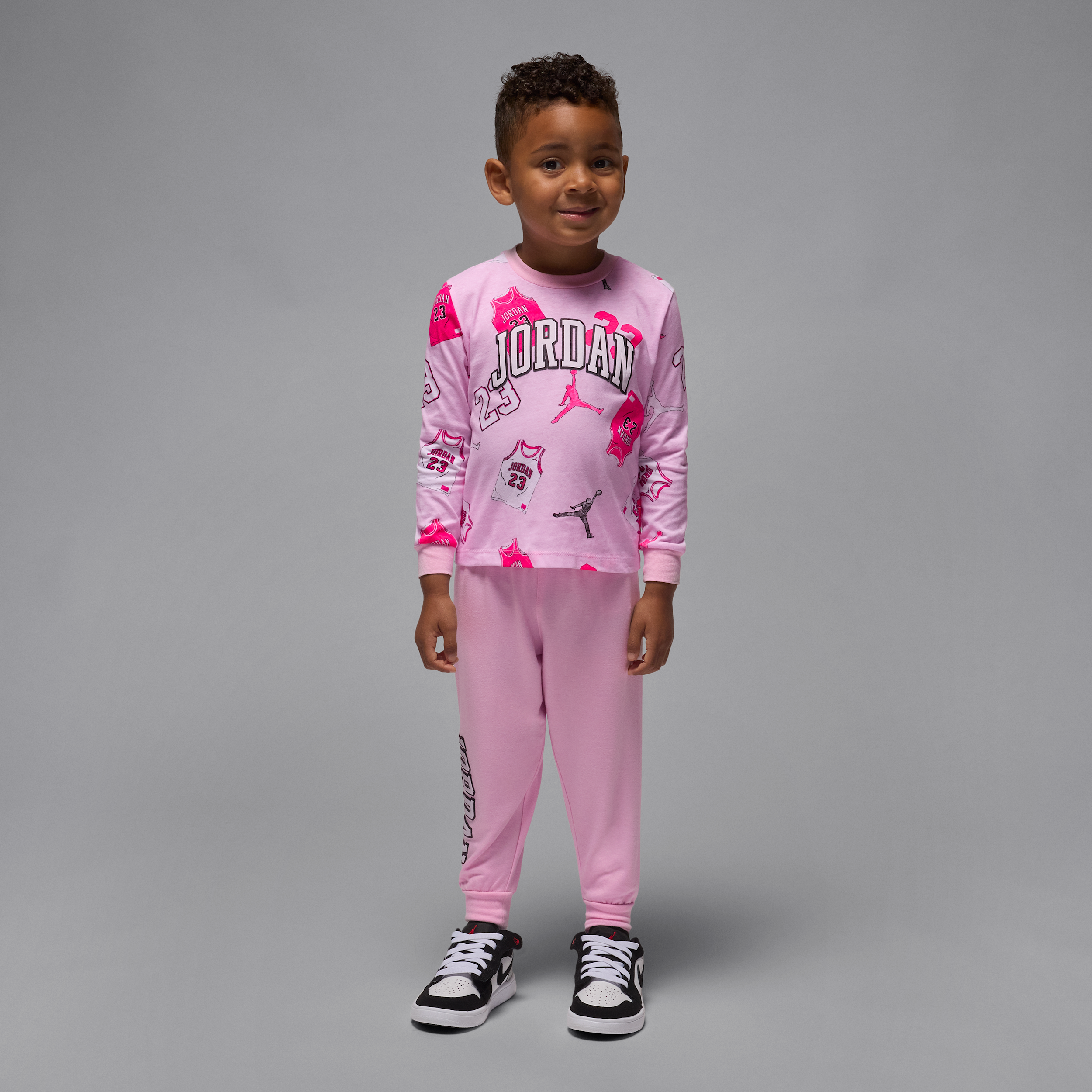 【ナイキ(NIKE)公式ストア】ジョーダン ベビー 23 ジャージー ロングスリーブ Tシャツ アンド パンツ セットアップ IO6001-663 ピンク 【ナイキ(NIKE)公式ストア】ジョーダン ベビー 23 ジャージー ロングスリーブ Tシャツ アンド パンツ セットアップ IO6001-663 ピンク