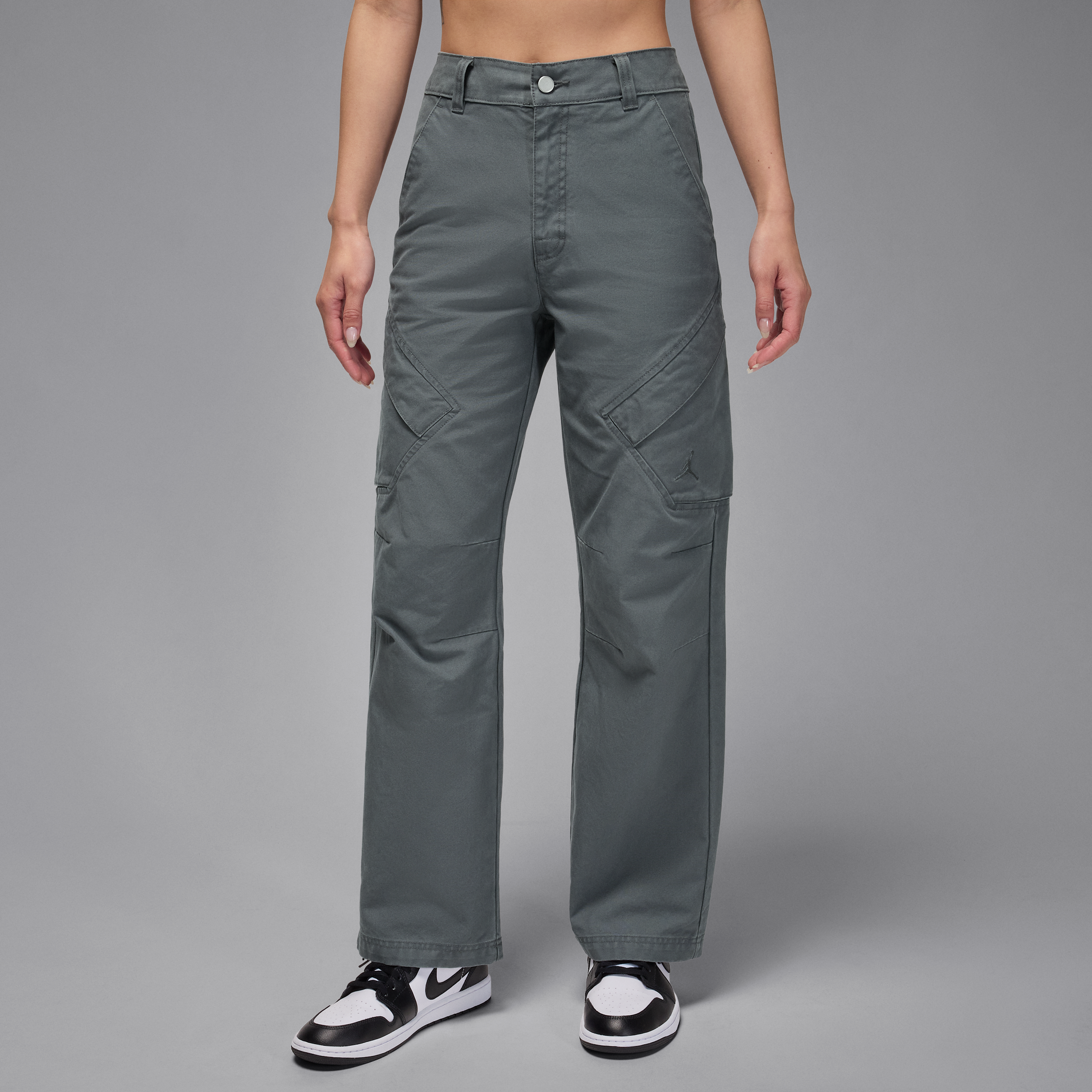 【ナイキ(NIKE)公式ストア】ジョーダン シカゴ ウィメンズパンツ FV7099-068 グレー 【ナイキ(NIKE)公式ストア】ジョーダン シカゴ ウィメンズパンツ FV7099-068 グレー