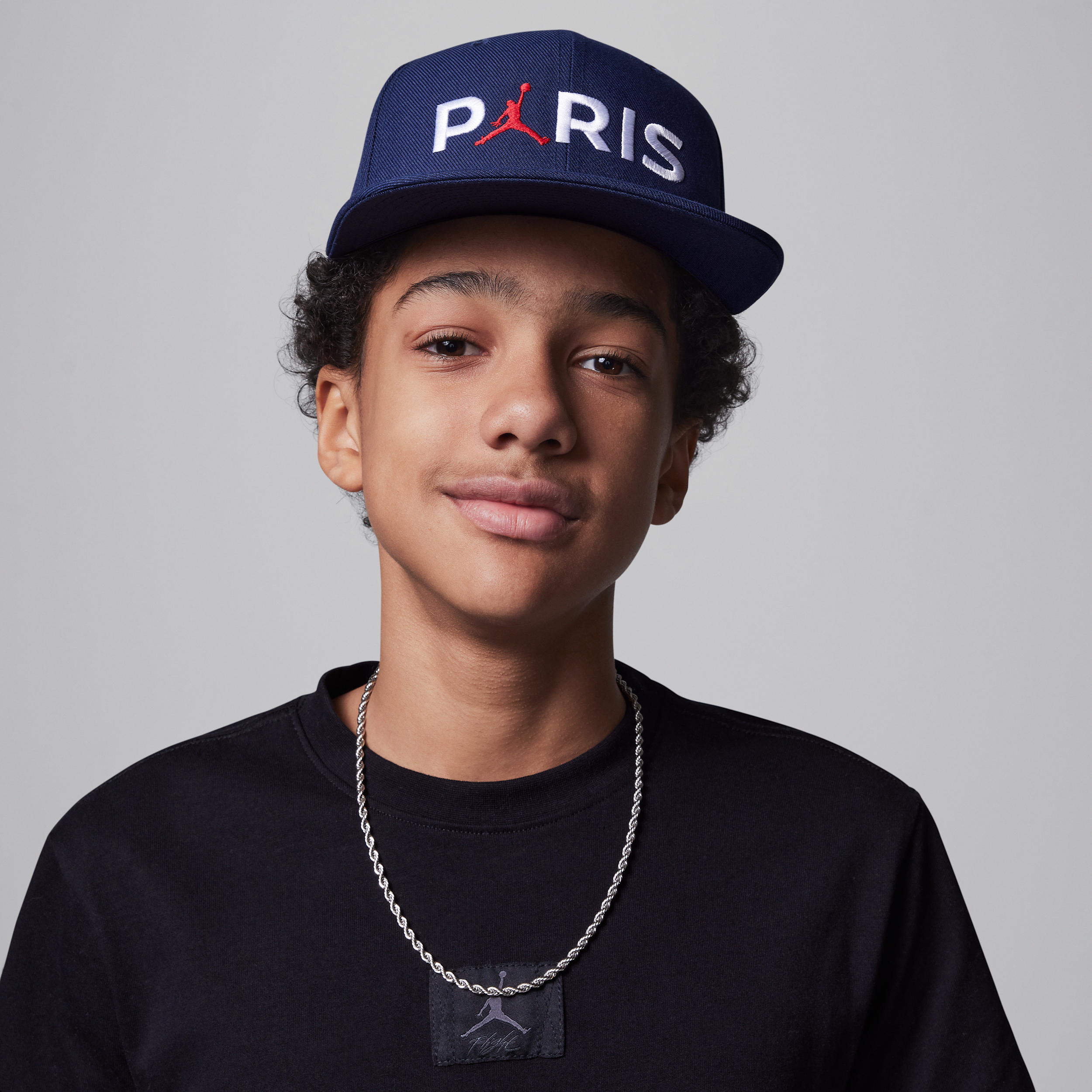 【ナイキ(NIKE)公式ストア】ジョーダン パリ サンジェルマン (PSG) ジュニア フラット ブリム キャップ IH0172-410 ブルー 【ナイキ(NIKE)公式ストア】ジョーダン パリ サンジェルマン (PSG) ジュニア フラット ブリム キャップ IH0172-410 ブルー