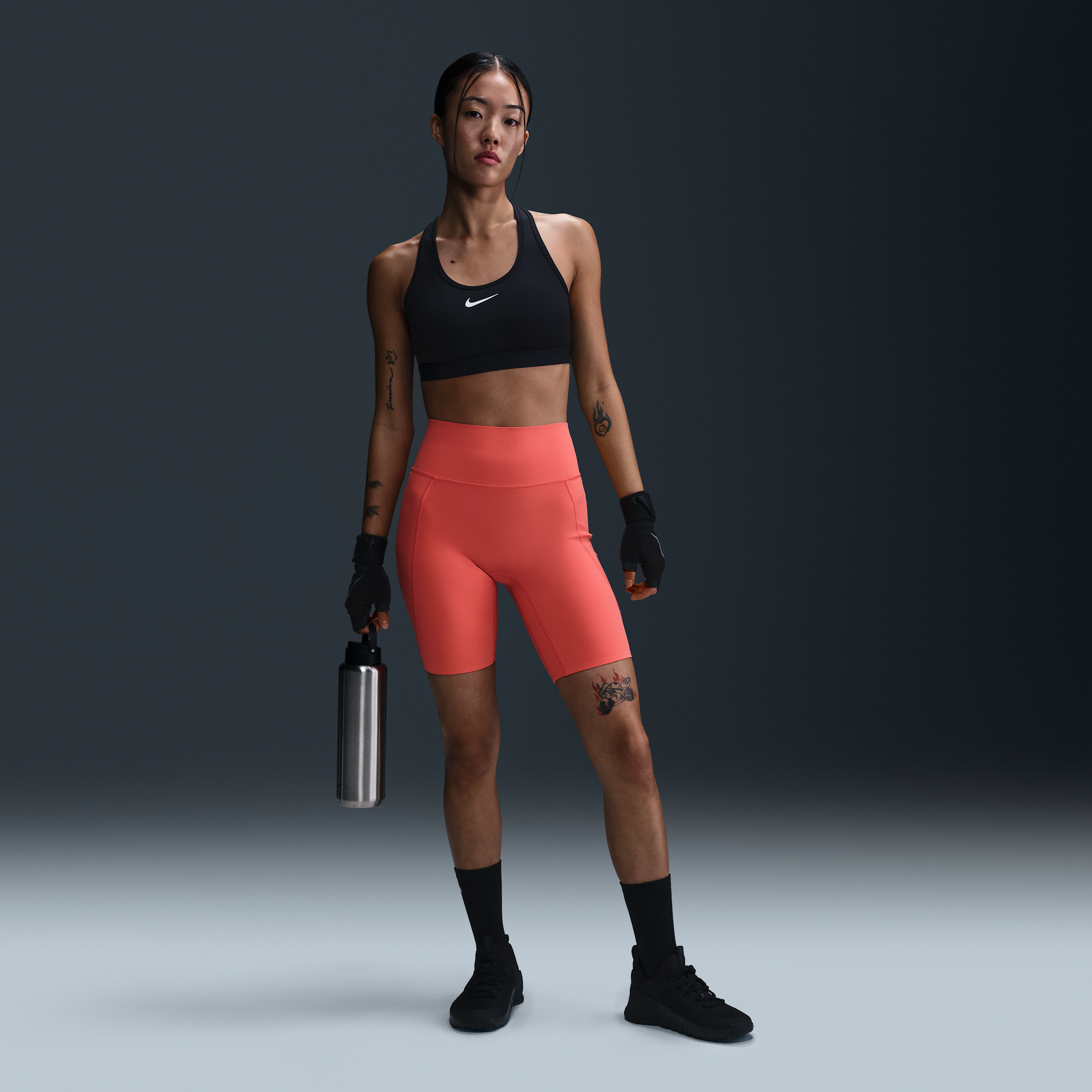【ナイキ(NIKE)公式ストア】ナイキ ユニバーサ ウィメンズ ミディアムサポート ハイウエスト 21cm バイカー ショートパンツ ポケット付き HQ6824-814 オレンジ 【ナイキ(NIKE)公式ストア】ナイキ ユニバーサ ウィメンズ ミディアムサポート ハイウエスト 21cm バイカー ショートパンツ ポケット付き HQ6824-814 オレンジ
