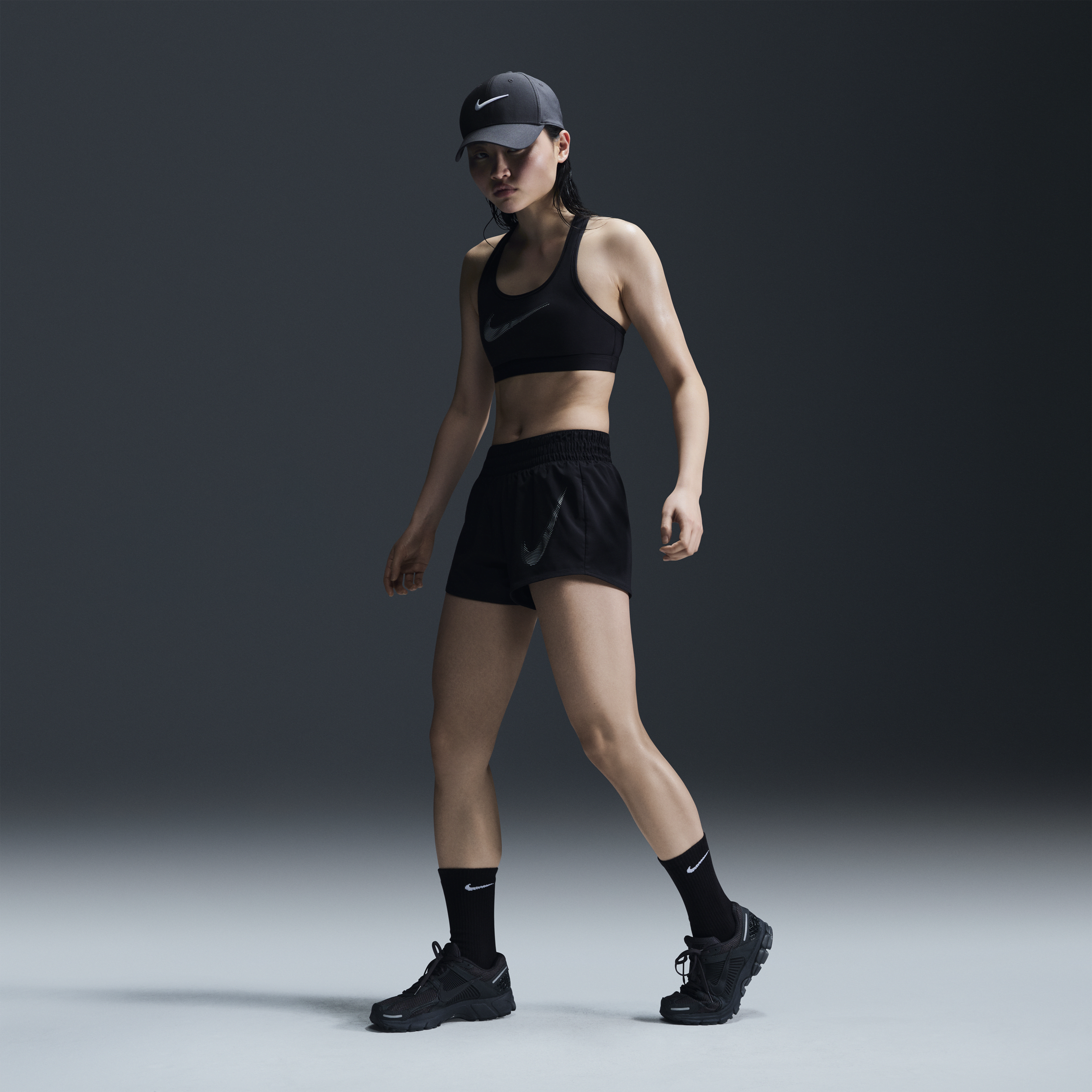 【ナイキ(NIKE)公式ストア】ナイキ Dri-FIT ワン スウッシュ ウィメンズ ミッドライズ ランニングショートパンツ (インナー付き) FB4929-010 ブラック 【ナイキ(NIKE)公式ストア】ナイキ Dri-FIT ワン スウッシュ ウィメンズ ミッドライズ ランニングショートパンツ (インナー付き) FB4929-010 ブラック