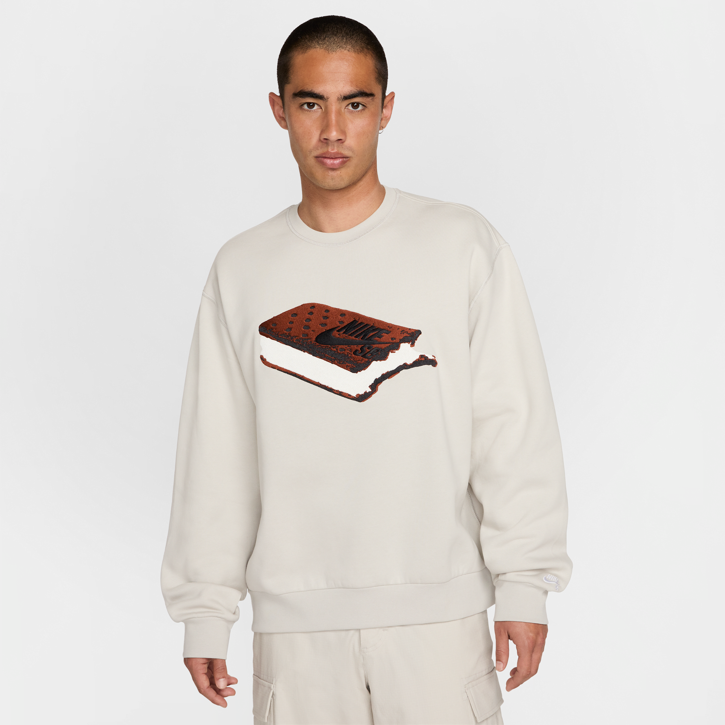【ナイキ(NIKE)公式ストア】ナイキ SB スケートボード フリース クルー HJ2895-072 グレー 【ナイキ(NIKE)公式ストア】ナイキ SB スケートボード フリース クルー HJ2895-072 グレー
