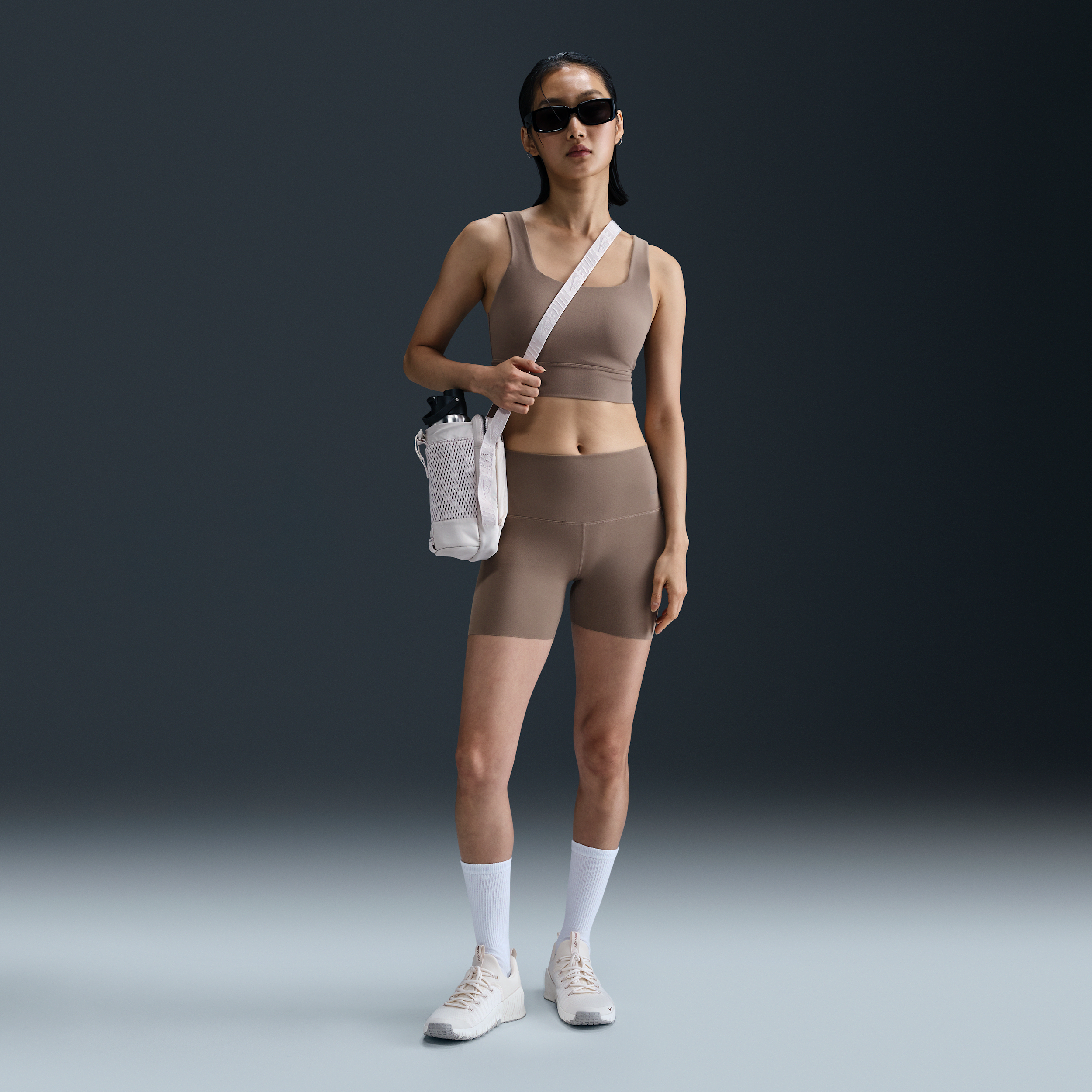 【ナイキ(NIKE)公式ストア】ナイキ ゼンビー ウィメンズ ジェントルサポート ハイウエスト 13cm バイカー ショートパンツ FN3157-233 ブラウン 【ナイキ(NIKE)公式ストア】ナイキ ゼンビー ウィメンズ ジェントルサポート ハイウエスト 13cm バイカー ショートパンツ FN3157-233 ブラウン