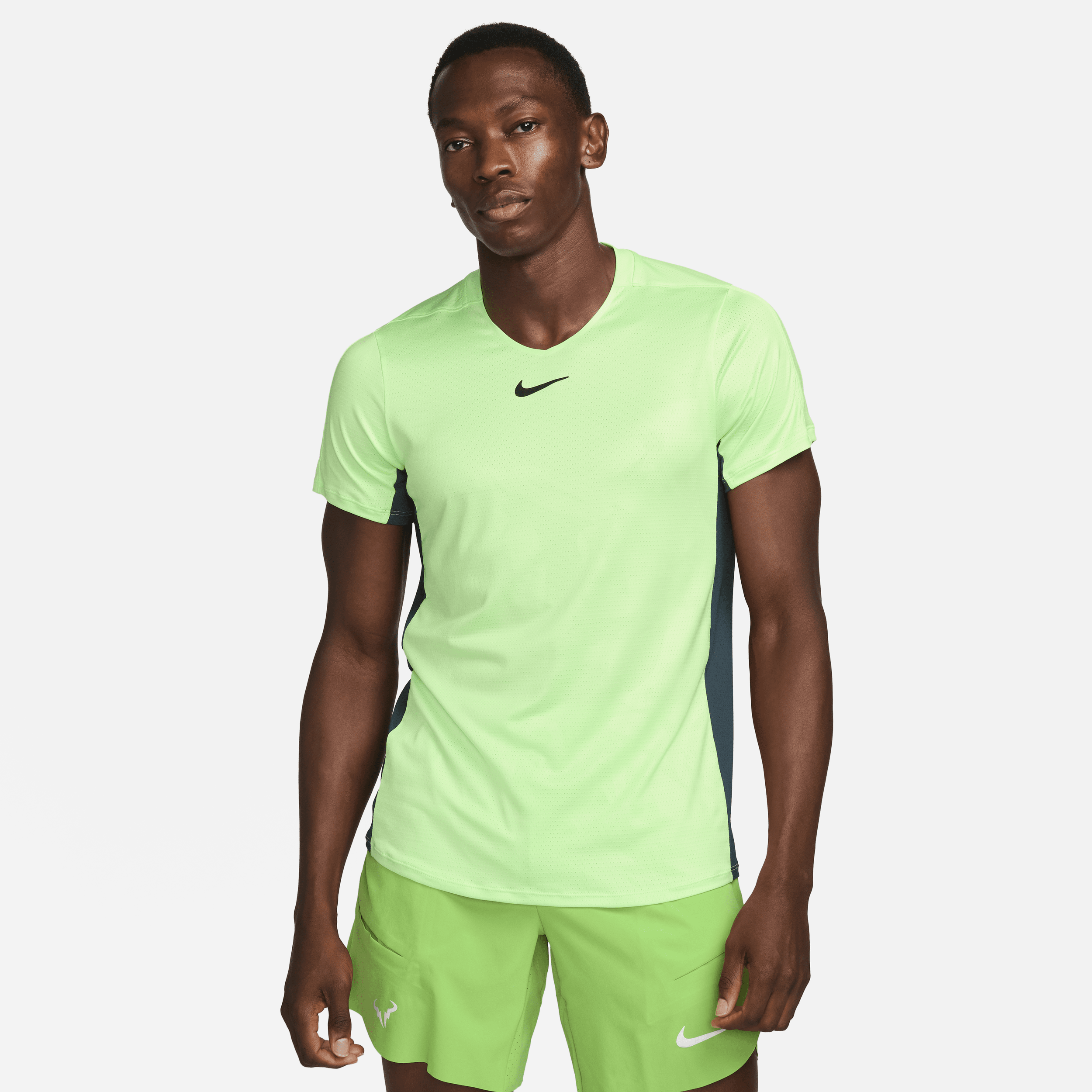 NikeCourt Dri-FIT Advantage Tennistop voor heren - Groen