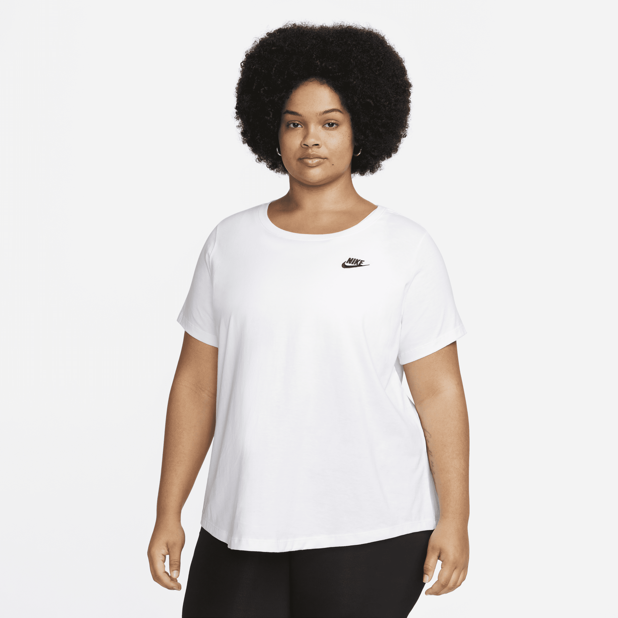 Nike Sportswear Club Essentials T-shirt voor dames (Plus Size) - Wit