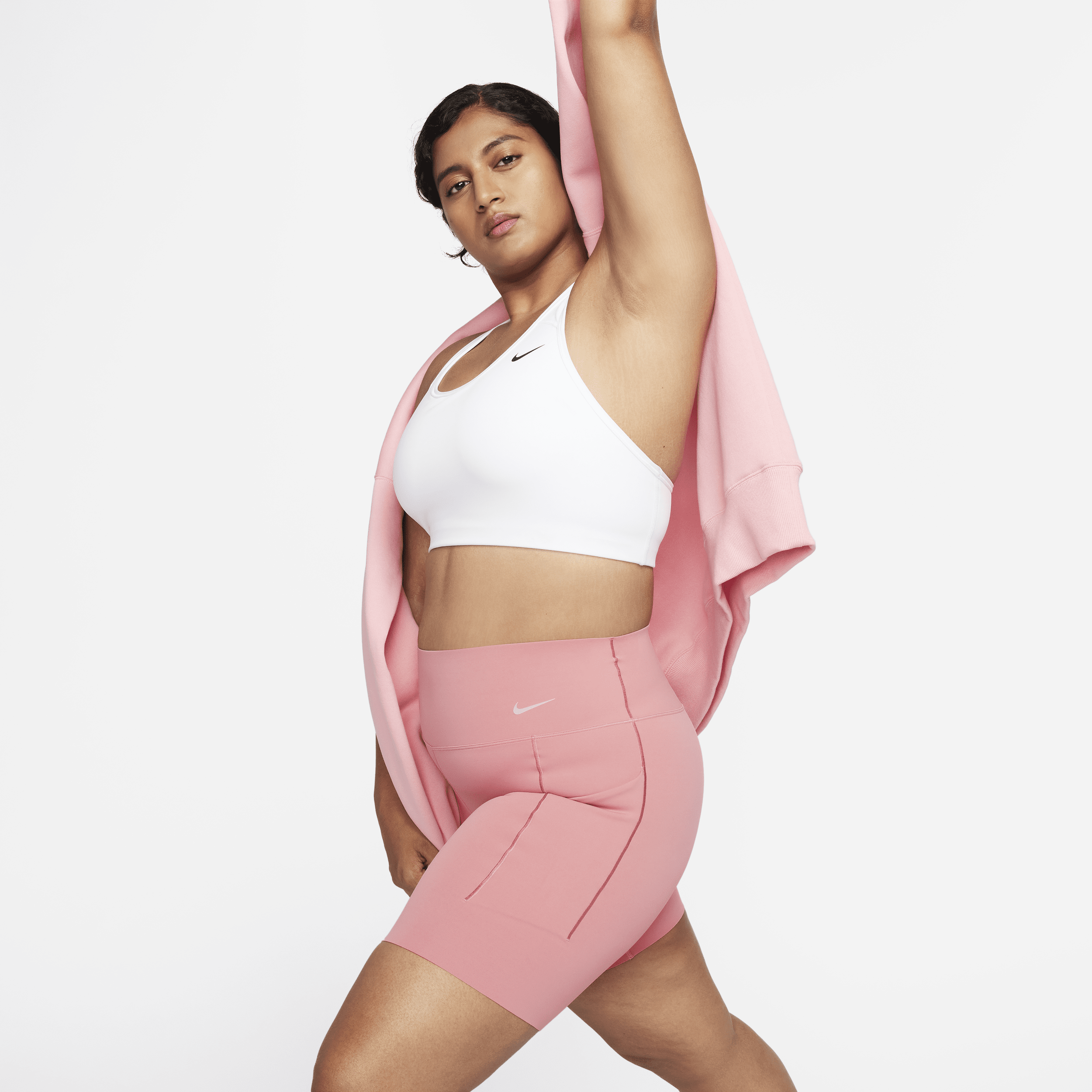 Nike Universa Bikershorts met halfhoge taille, zakken en medium ondersteuning voor dames (20 cm) - Roze