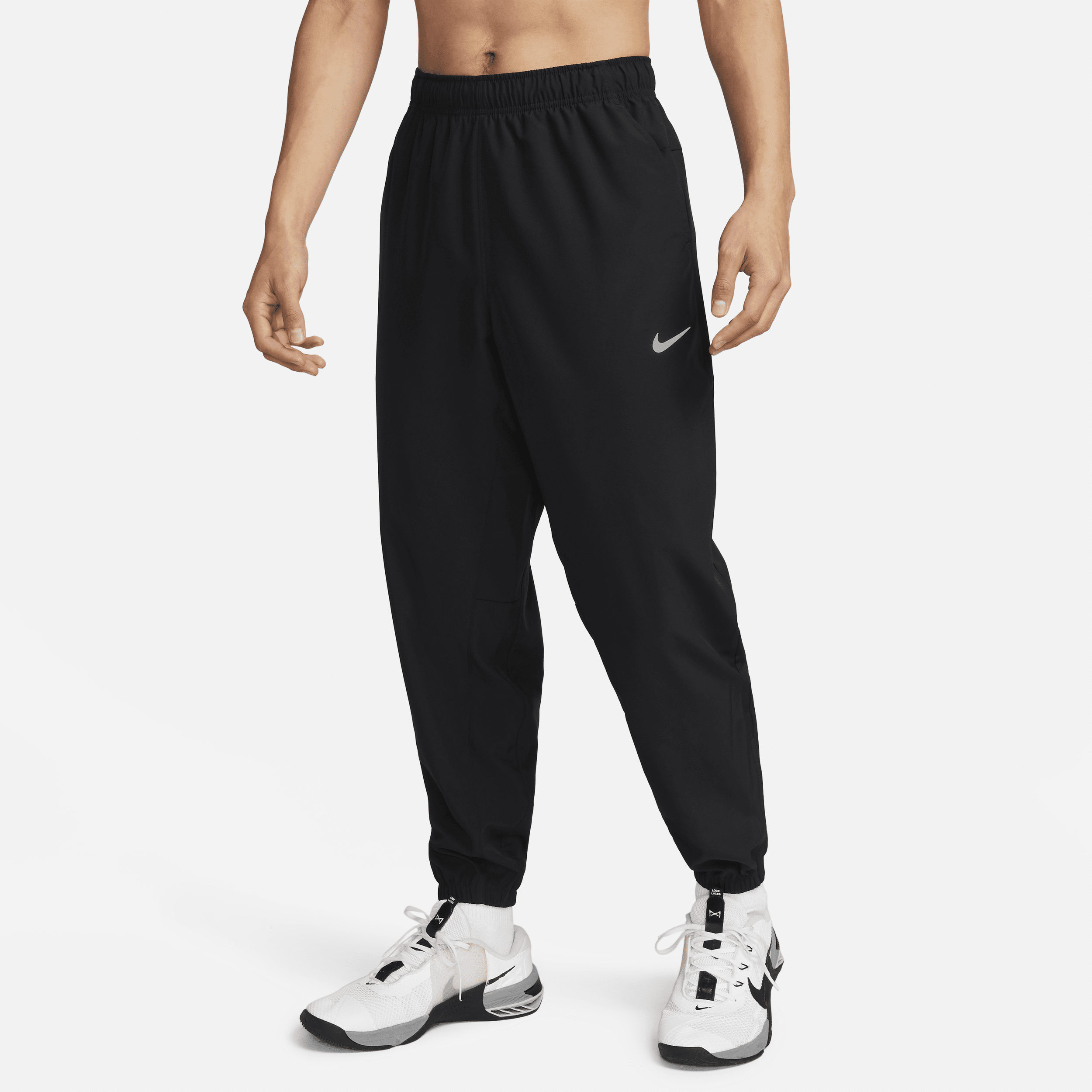Faconsyede, alsidige Nike Form Dri-FIT-bukser til mænd - sort