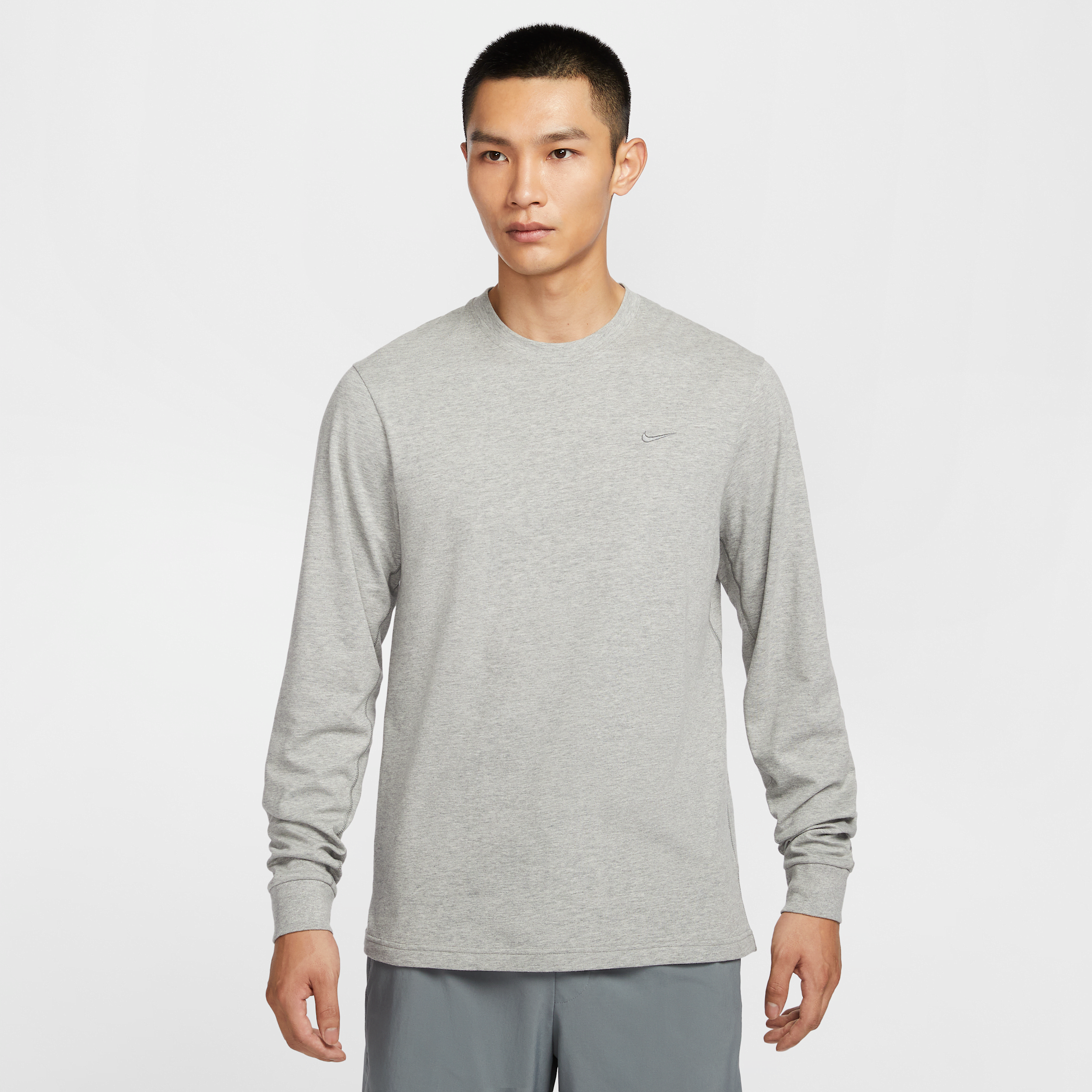 【ナイキ(NIKE)公式ストア】ナイキ プライマリー メンズ Dri-FIT ロングスリーブ バーサタイル トップ FB8586-063 グレー 【ナイキ(NIKE)公式ストア】ナイキ プライマリー メンズ Dri-FIT ロングスリーブ バーサタイル トップ FB8586-063 グレー