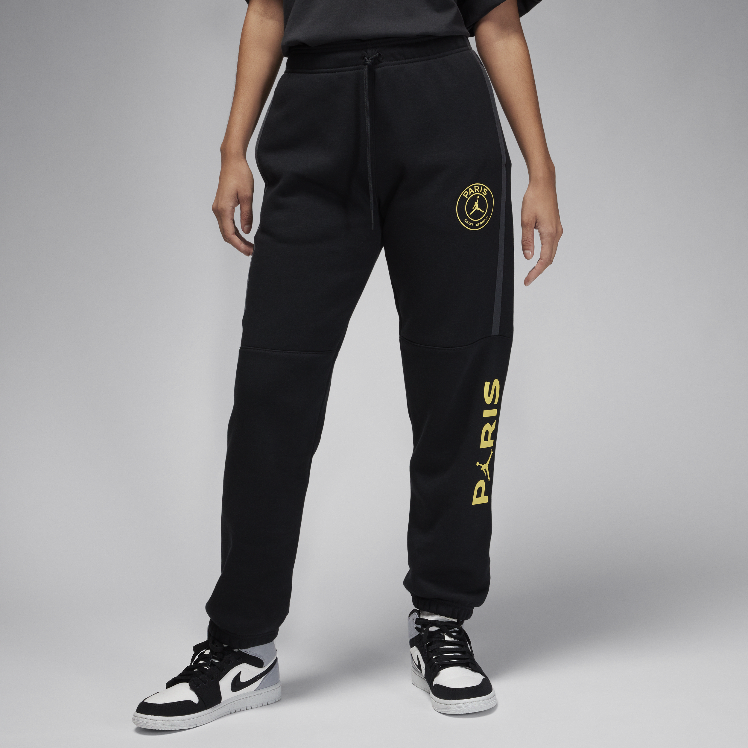 Nike Pantaloni da calcio con grafica Jordan Paris Saint-Germain Brooklyn Fleece – Donna - Nero
