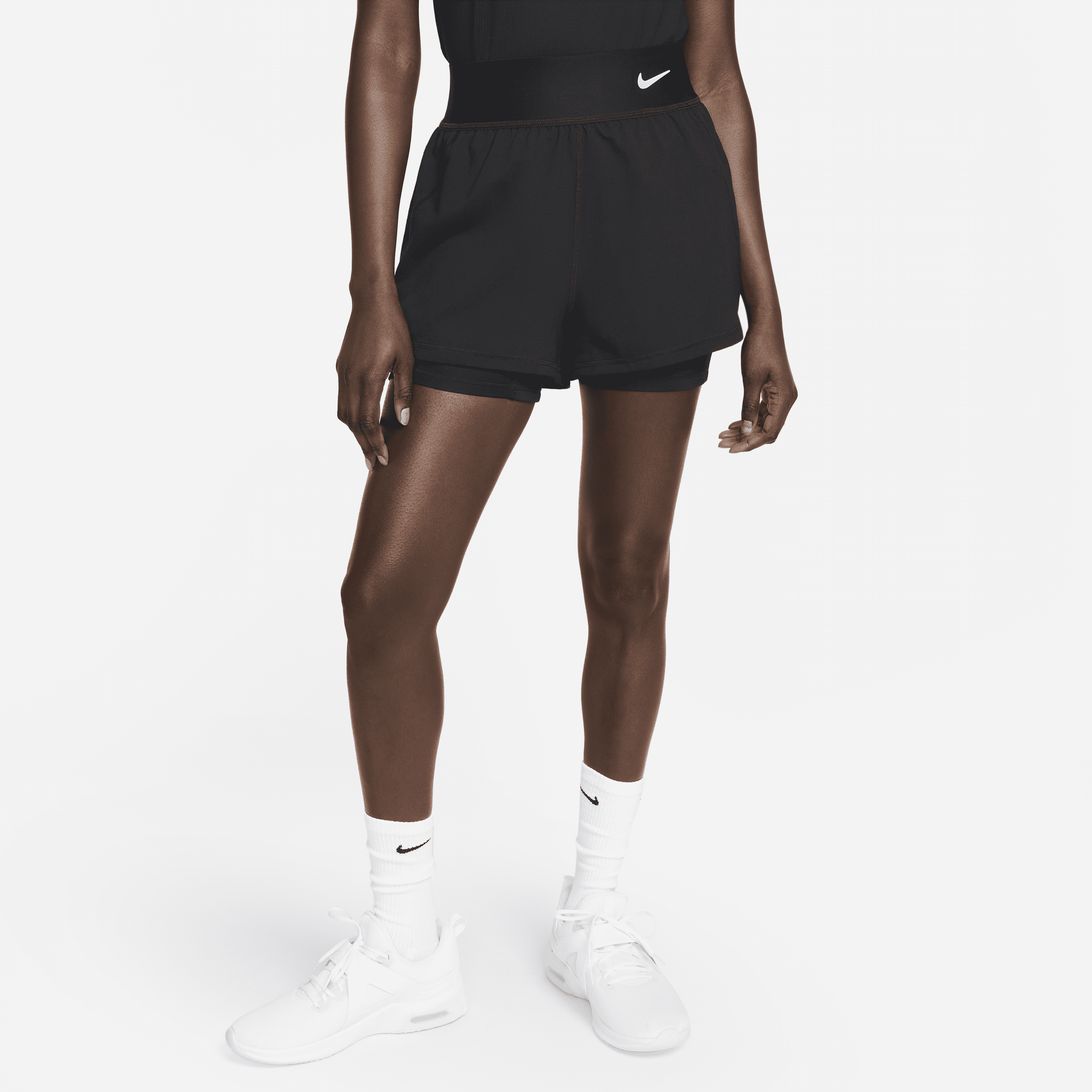 NikeCourt Dri-FIT Advantage Tennisshorts voor dames - Zwart