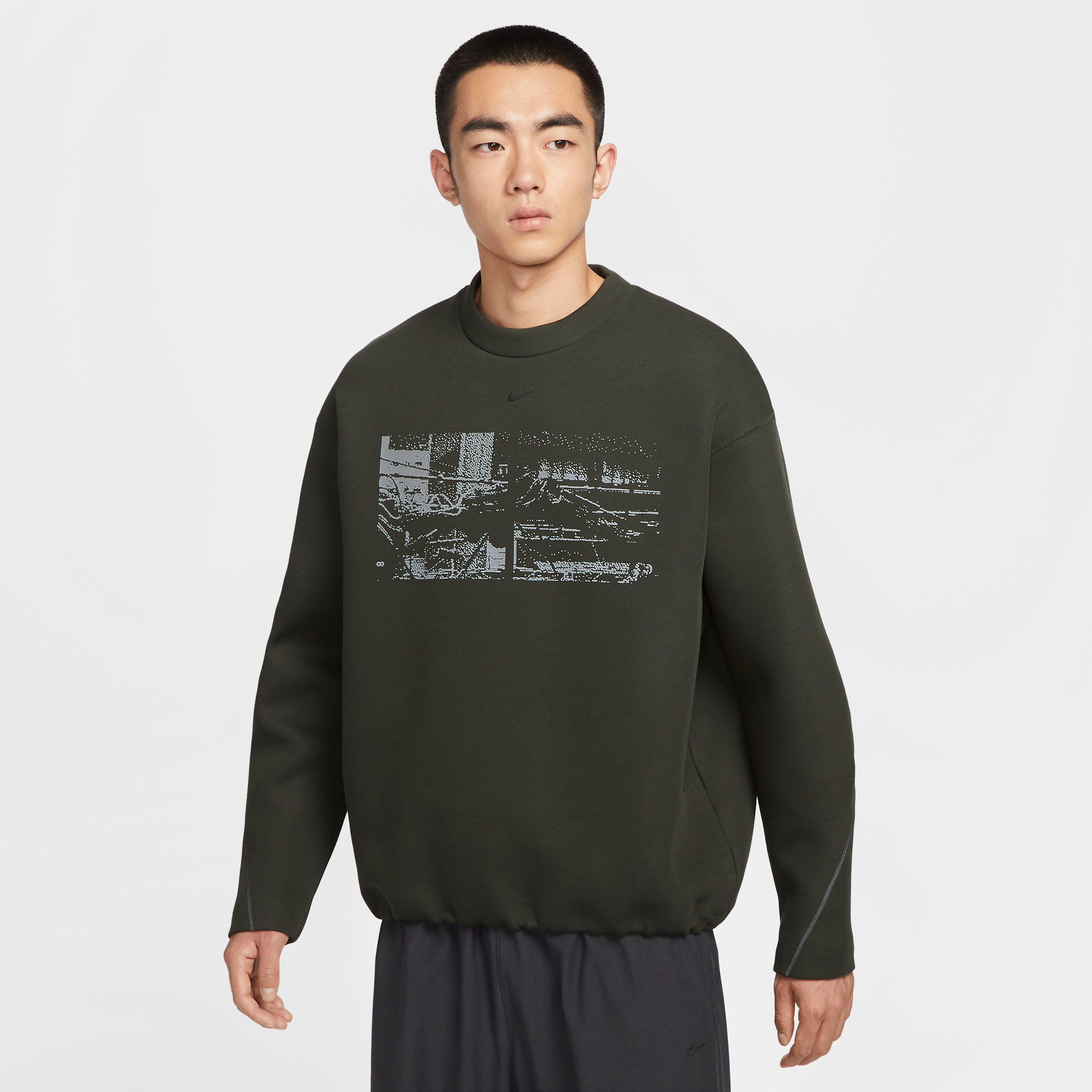 【ナイキ(NIKE)公式ストア】ナイキ テック メンズ フリース クルー リフレクティブ (再帰反射) デザインのアクセント付き HV1341-355 グリーン 【ナイキ(NIKE)公式ストア】ナイキ テック メンズ フリース クルー リフレクティブ (再帰反射) デザインのアクセント付き HV1341-355 グリーン