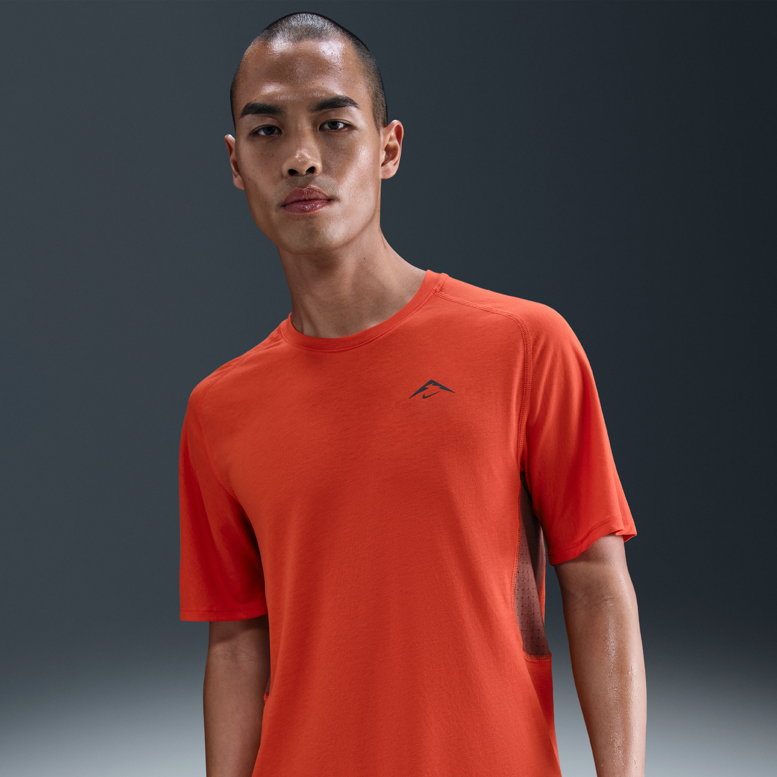 【ナイキ(NIKE)公式ストア】ナイキ ソーラー チェイス メンズ Dri-FIT ADV ショートスリーブ ランニングトップ HJ3581-633 レッド 【ナイキ(NIKE)公式ストア】ナイキ ソーラー チェイス メンズ Dri-FIT ADV ショートスリーブ ランニングトップ HJ3581-633 レッド