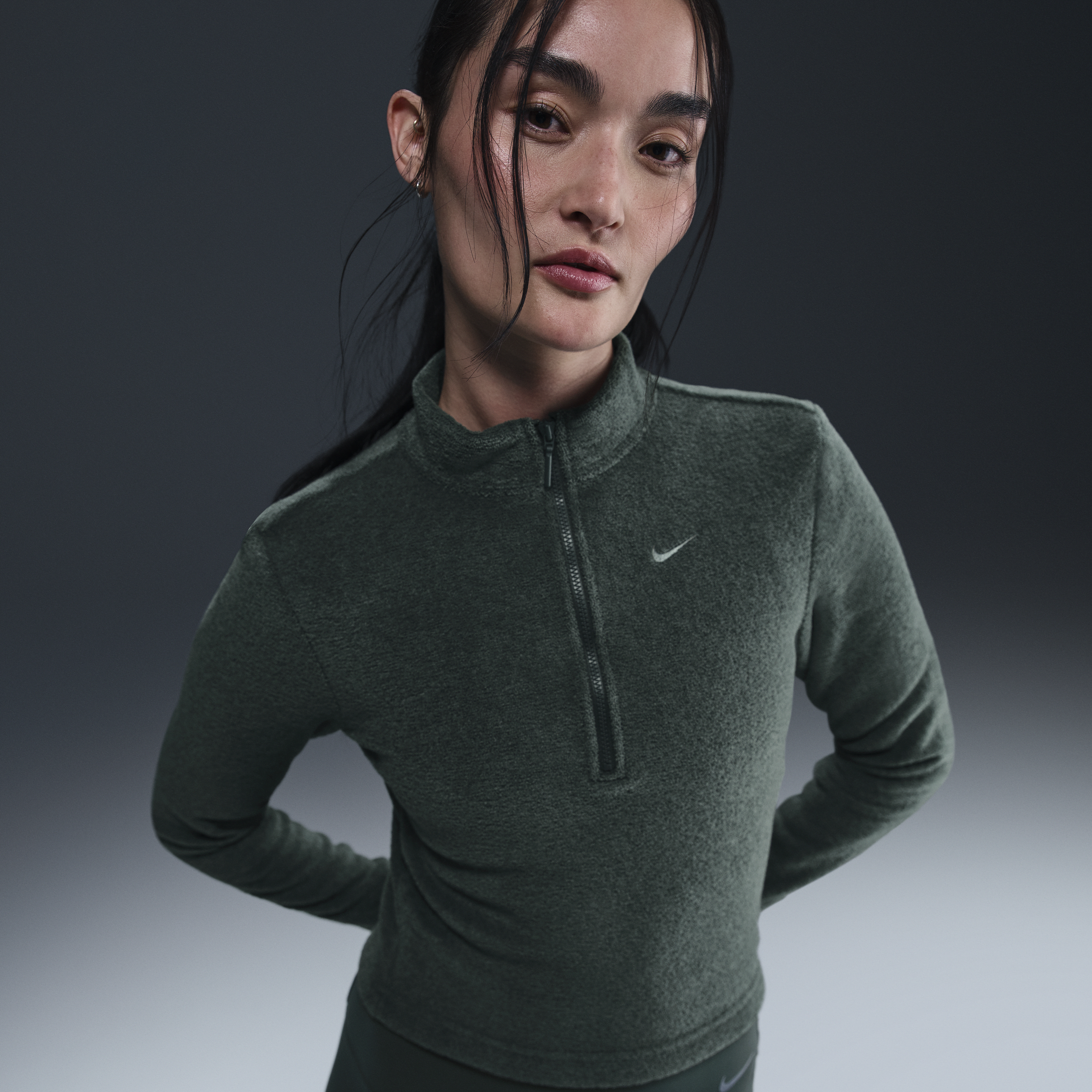【ナイキ(NIKE)公式ストア】ナイキ スポーツウェア フェニックス プラッシュ ウィメンズ スリム ロングスリーブ コージー フリース 1/2ジップ トップ FV8029-338 グリーン 【ナイキ(NIKE)公式ストア】ナイキ スポーツウェア フェニックス プラッシュ ウィメンズ スリム ロングスリーブ コージー フリース 1/2ジップ トップ FV8029-338 グリーン