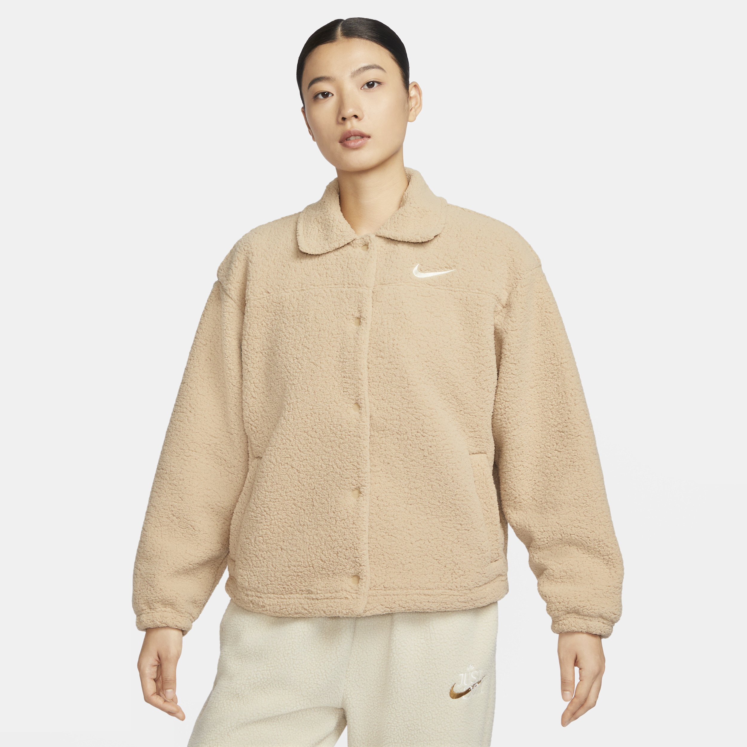 【ナイキ(NIKE)公式ストア】ナイキ スポーツウェア ウィメンズ カラード ハイパイル ジャケット FB8708-200 ブラウン 【ナイキ(NIKE)公式ストア】ナイキ スポーツウェア ウィメンズ カラード ハイパイル ジャケット FB8708-200 ブラウン