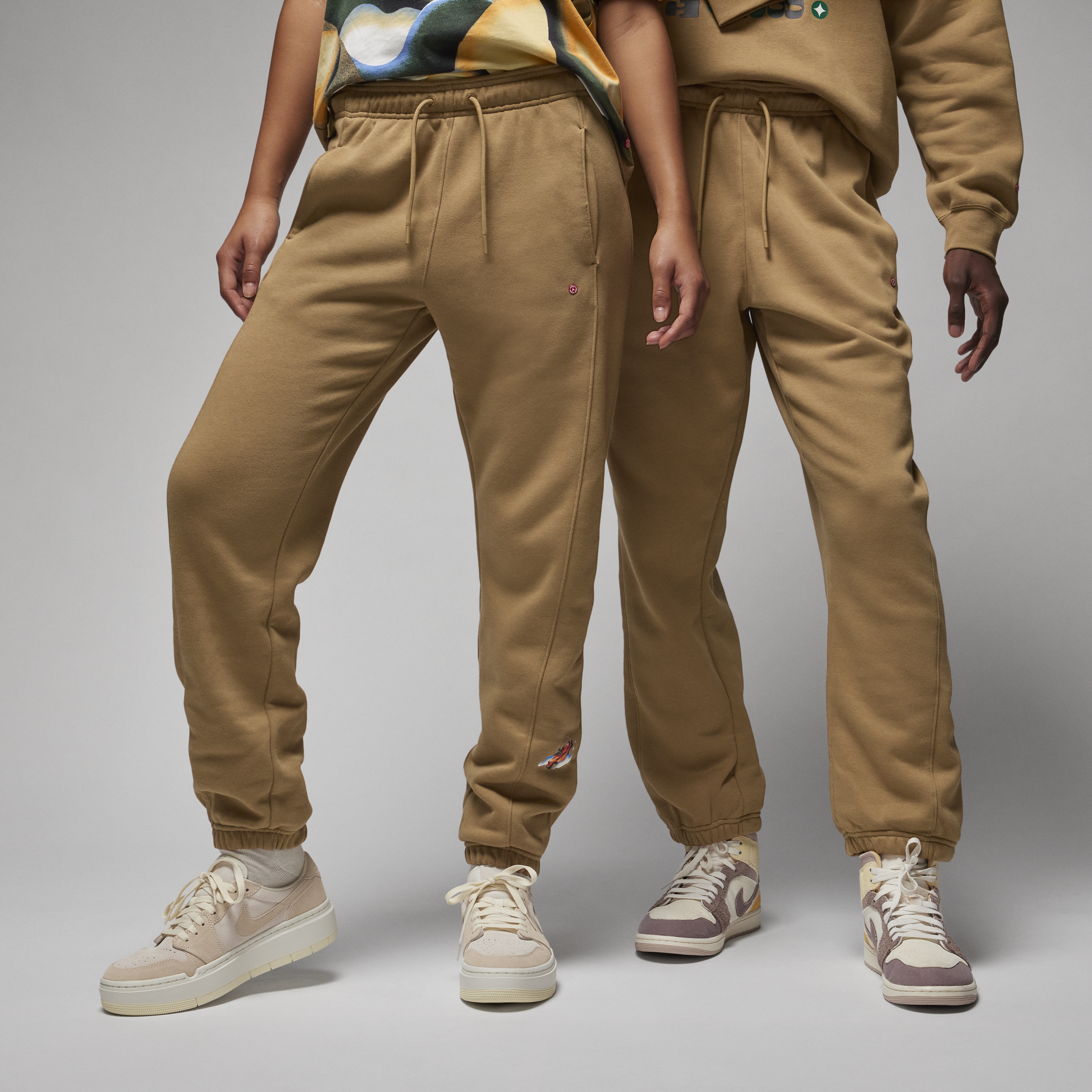 Nike Pantaloni in fleece Brooklyn Jordan Artist Series by Jordan Moss - Marrone