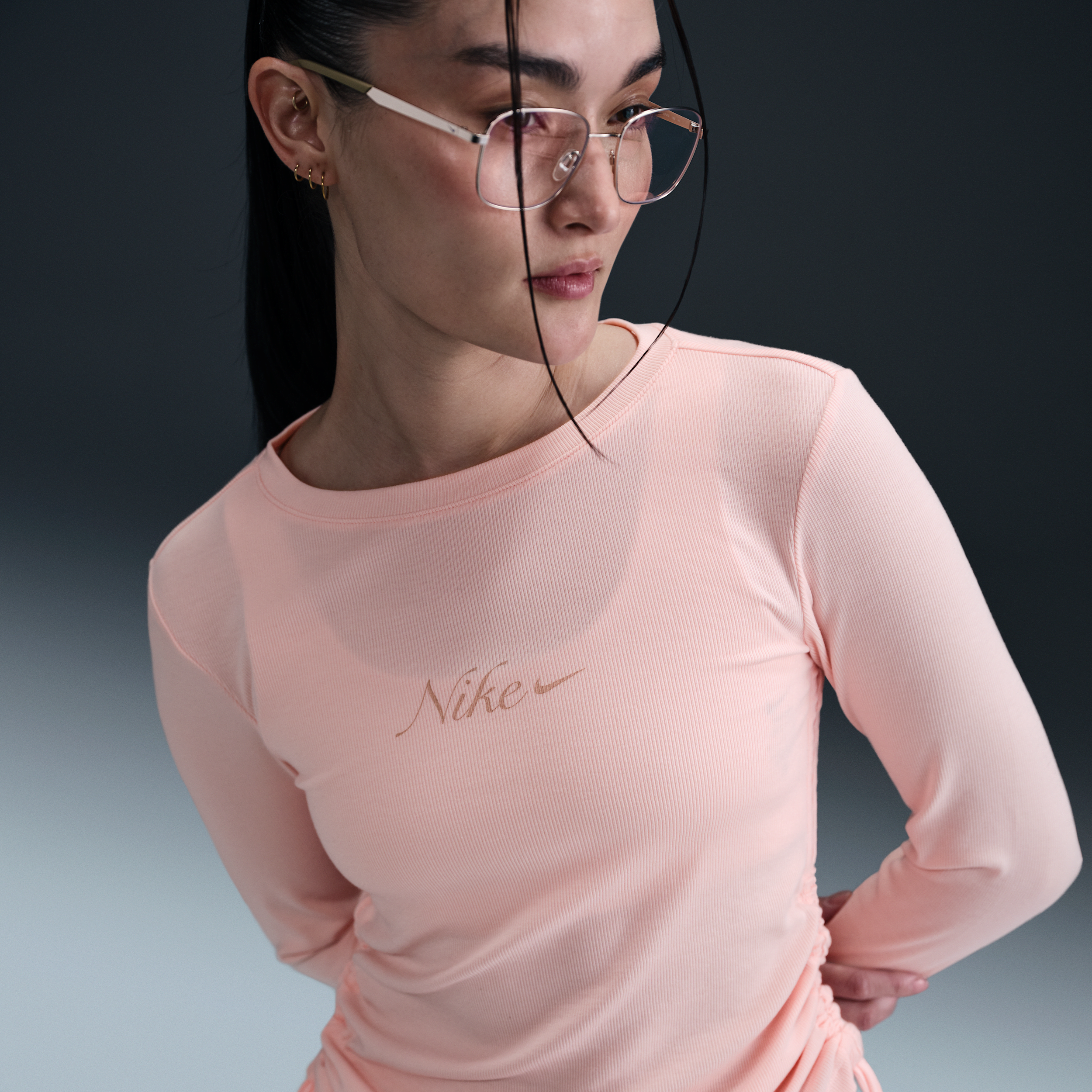 【ナイキ(NIKE)公式ストア】ナイキ スポーツウェア ウィメンズ リブ ロングスリーブ クロップド トップ HV5026-699 ピンク 【ナイキ(NIKE)公式ストア】ナイキ スポーツウェア ウィメンズ リブ ロングスリーブ クロップド トップ HV5026-699 ピンク