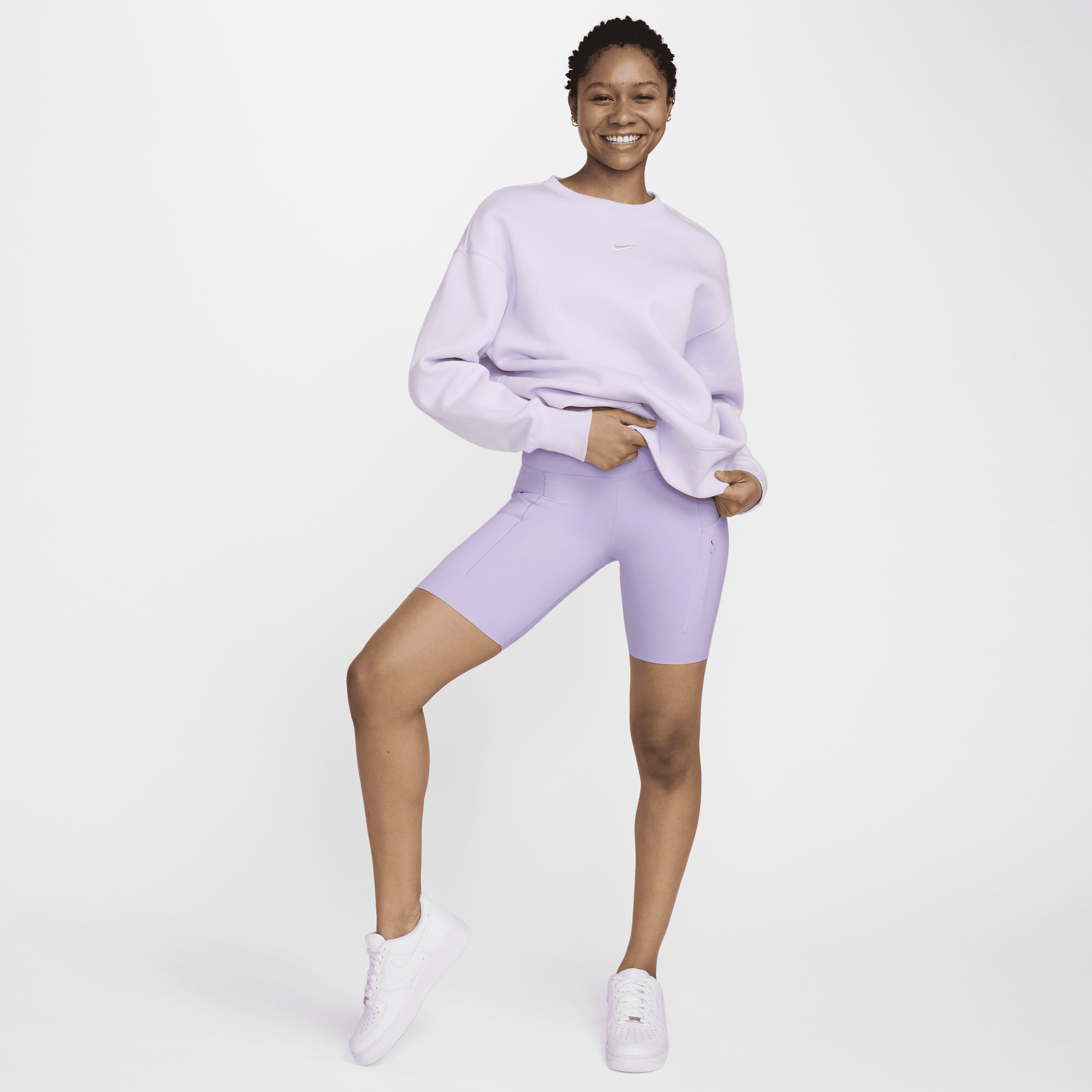 Nike Go Pantalón corto de ciclismo de 20 cm de talle medio y sujeción firme con bolsillos - Mujer - Morado