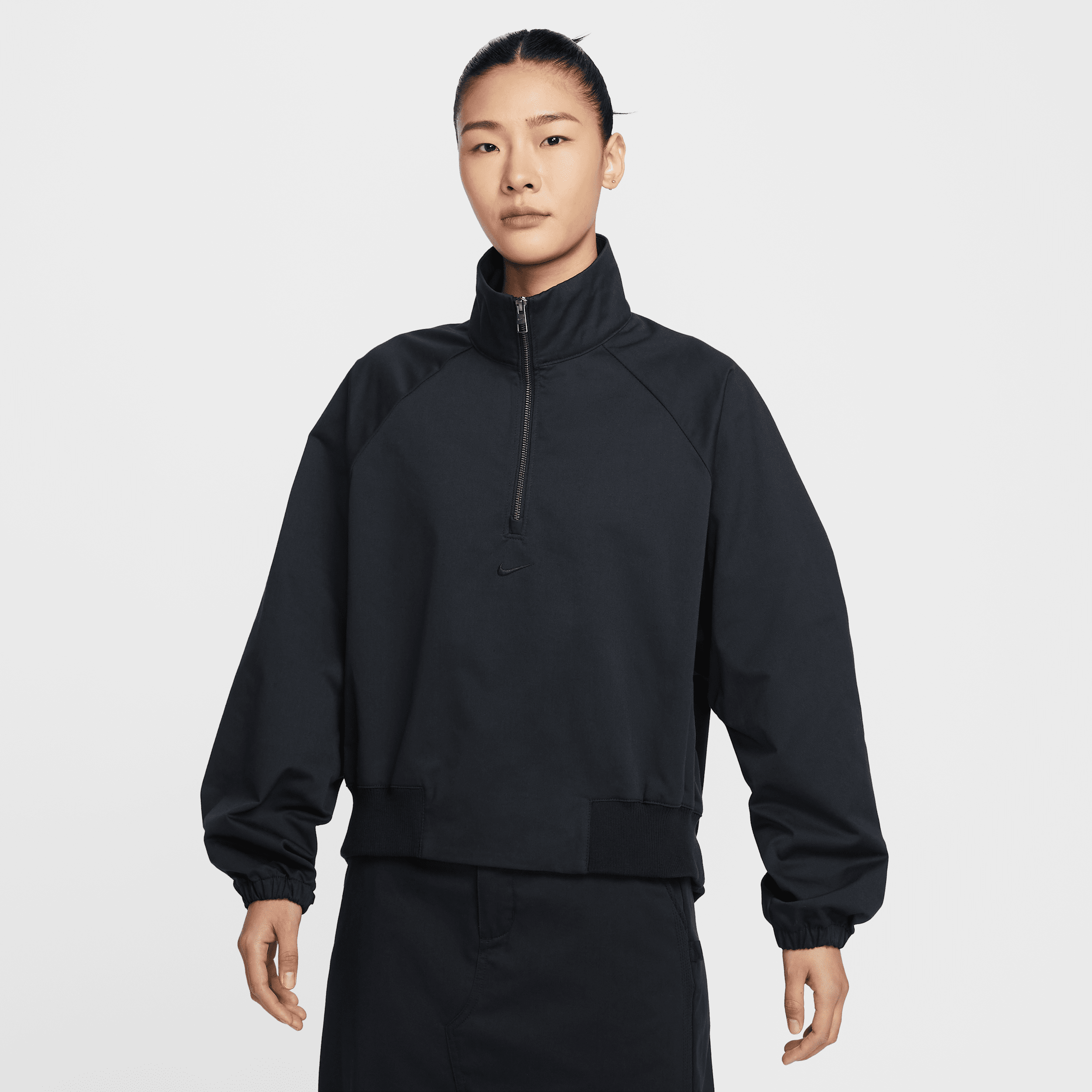 【ナイキ(NIKE)公式ストア】ナイキ スポーツウェア コレクション ウィメンズ オーバーサイズド ツイル 1/4ジップ トップ HJ0234-010 ブラック 【ナイキ(NIKE)公式ストア】ナイキ スポーツウェア コレクション ウィメンズ オーバーサイズド ツイル 1/4ジップ トップ HJ0234-010 ブラック