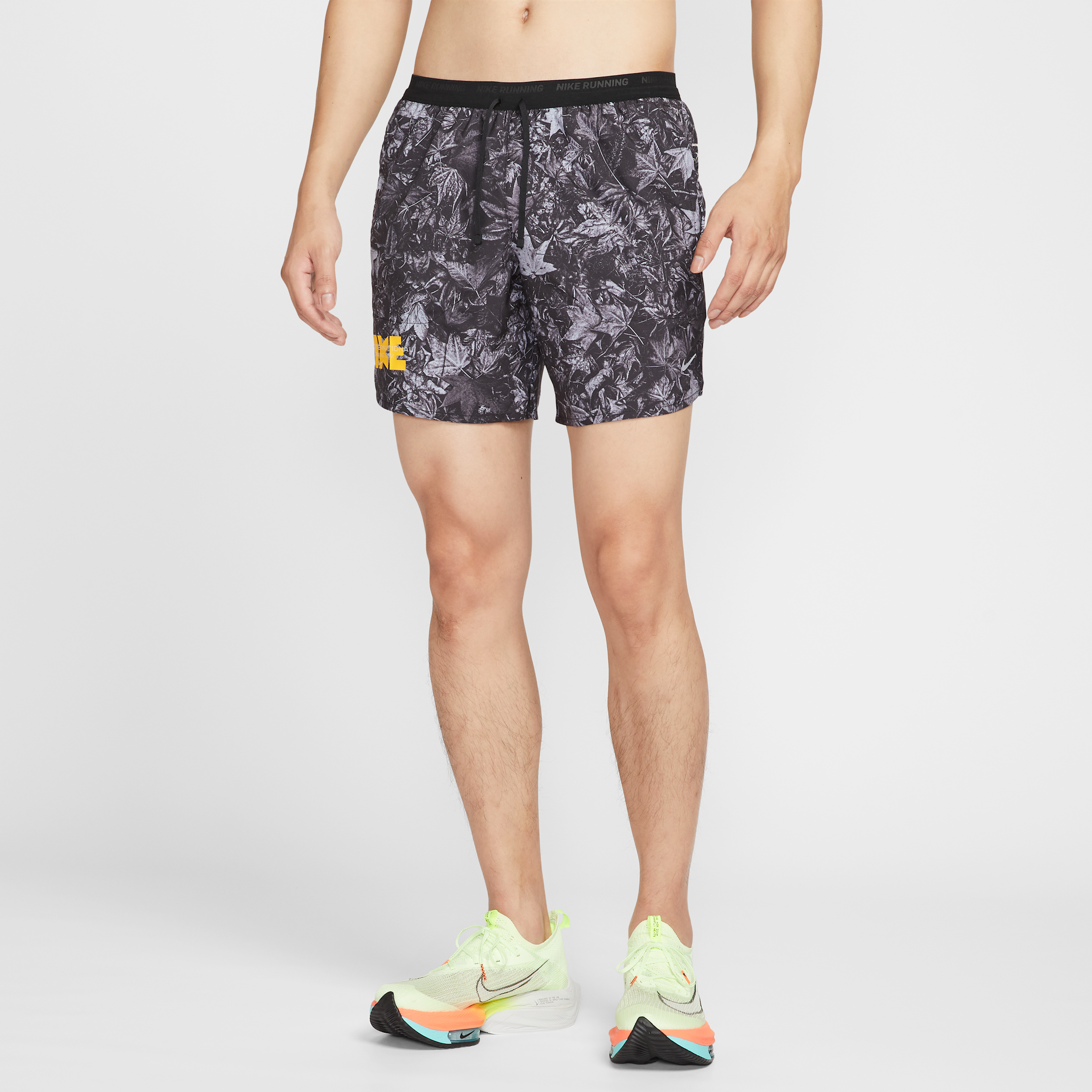 【ナイキ(NIKE)公式ストア】ナイキ ストライド メンズ Dri-FIT 18cm プリント ランニングショートパンツ (インナー付き) IH4513-010 ブラック 【ナイキ(NIKE)公式ストア】ナイキ ストライド メンズ Dri-FIT 18cm プリント ランニングショートパンツ (インナー付き) IH4513-010 ブラック