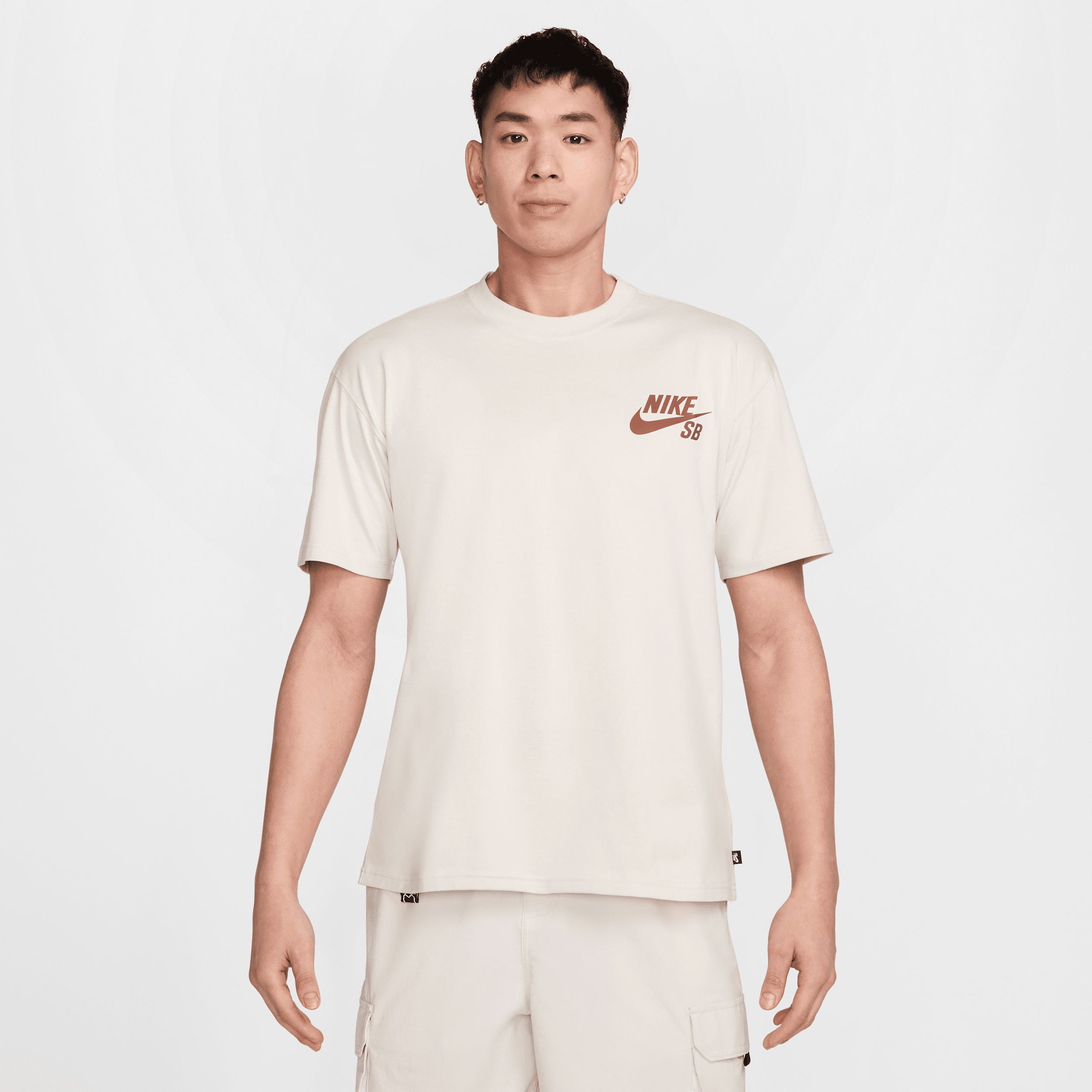 【ナイキ(NIKE)公式ストア】ナイキ SB ロゴ スケートボード Tシャツ DC7818-072 グレー 【ナイキ(NIKE)公式ストア】ナイキ SB ロゴ スケートボード Tシャツ DC7818-072 グレー