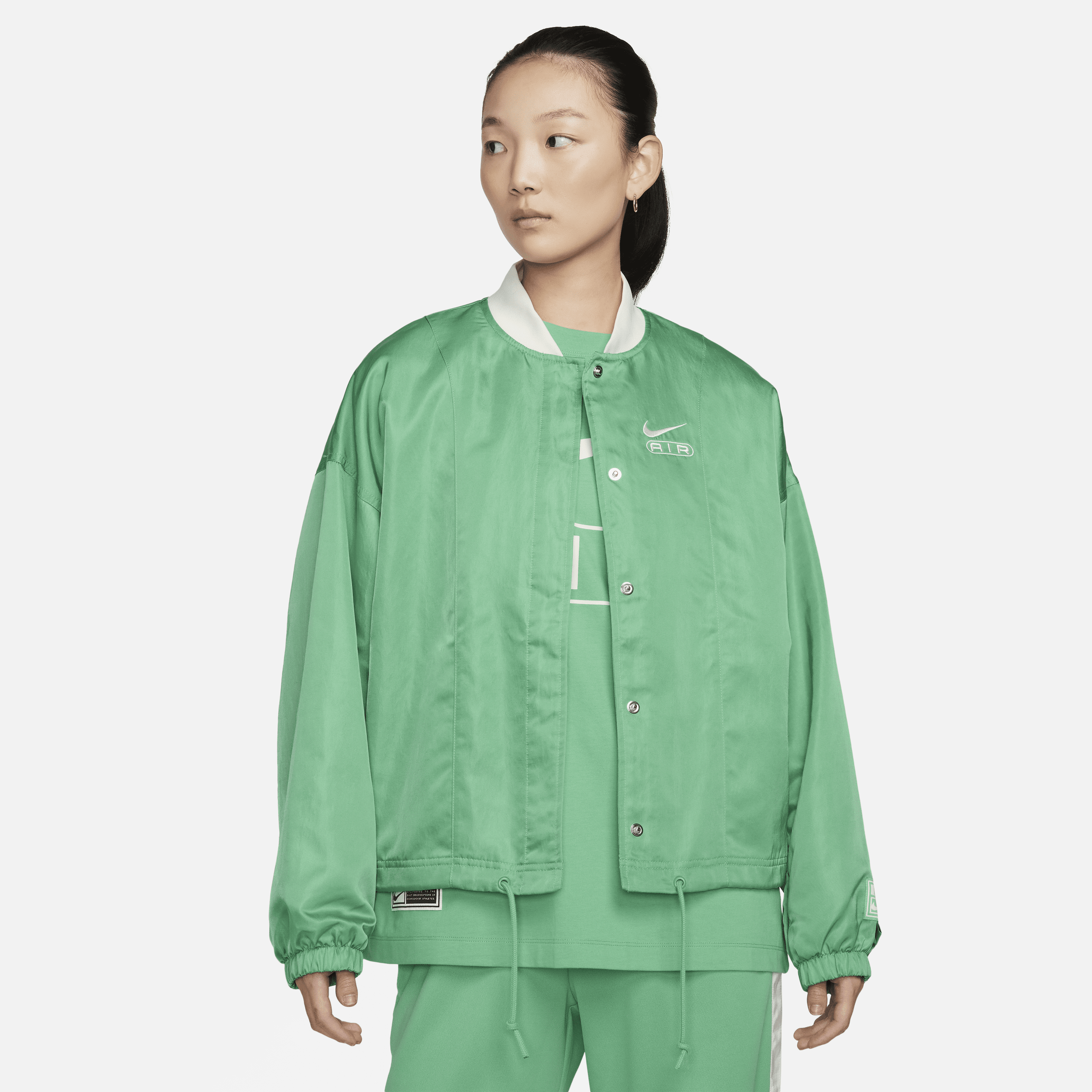 【ナイキ(NIKE)公式ストア】ナイキ エア ウィメンズ オーバーサイズド ウーブン ボンバー ジャケット FN1909-363 グリーン 【ナイキ(NIKE)公式ストア】ナイキ エア ウィメンズ オーバーサイズド ウーブン ボンバー ジャケット FN1909-363 グリーン