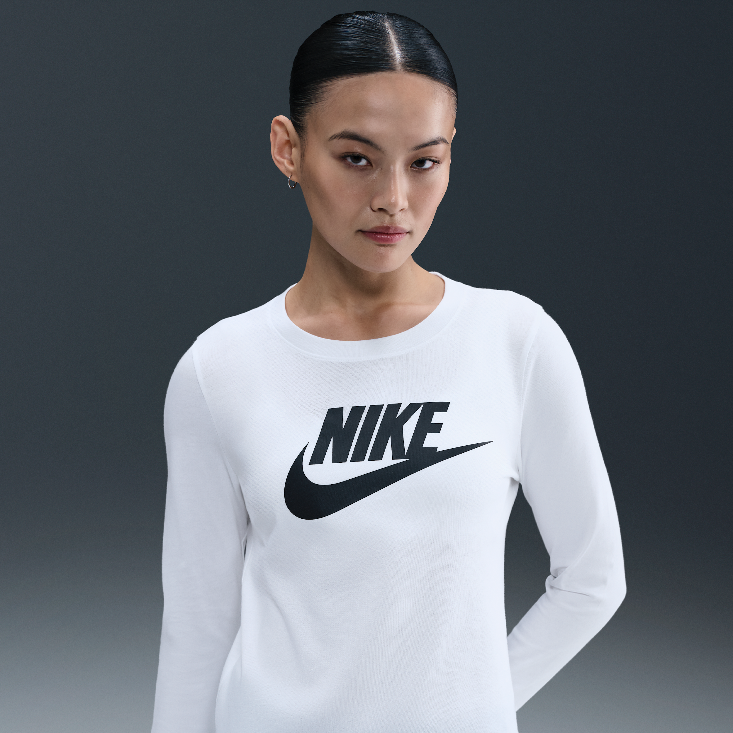 【ナイキ(NIKE)公式ストア】ナイキ スポーツウェア クラブ エッセンシャル ウィメンズ ロングスリーブ ロゴ Tシャツ DV6111-100 ホワイト 【ナイキ(NIKE)公式ストア】ナイキ スポーツウェア クラブ エッセンシャル ウィメンズ ロングスリーブ ロゴ Tシャツ DV6111-100 ホワイト