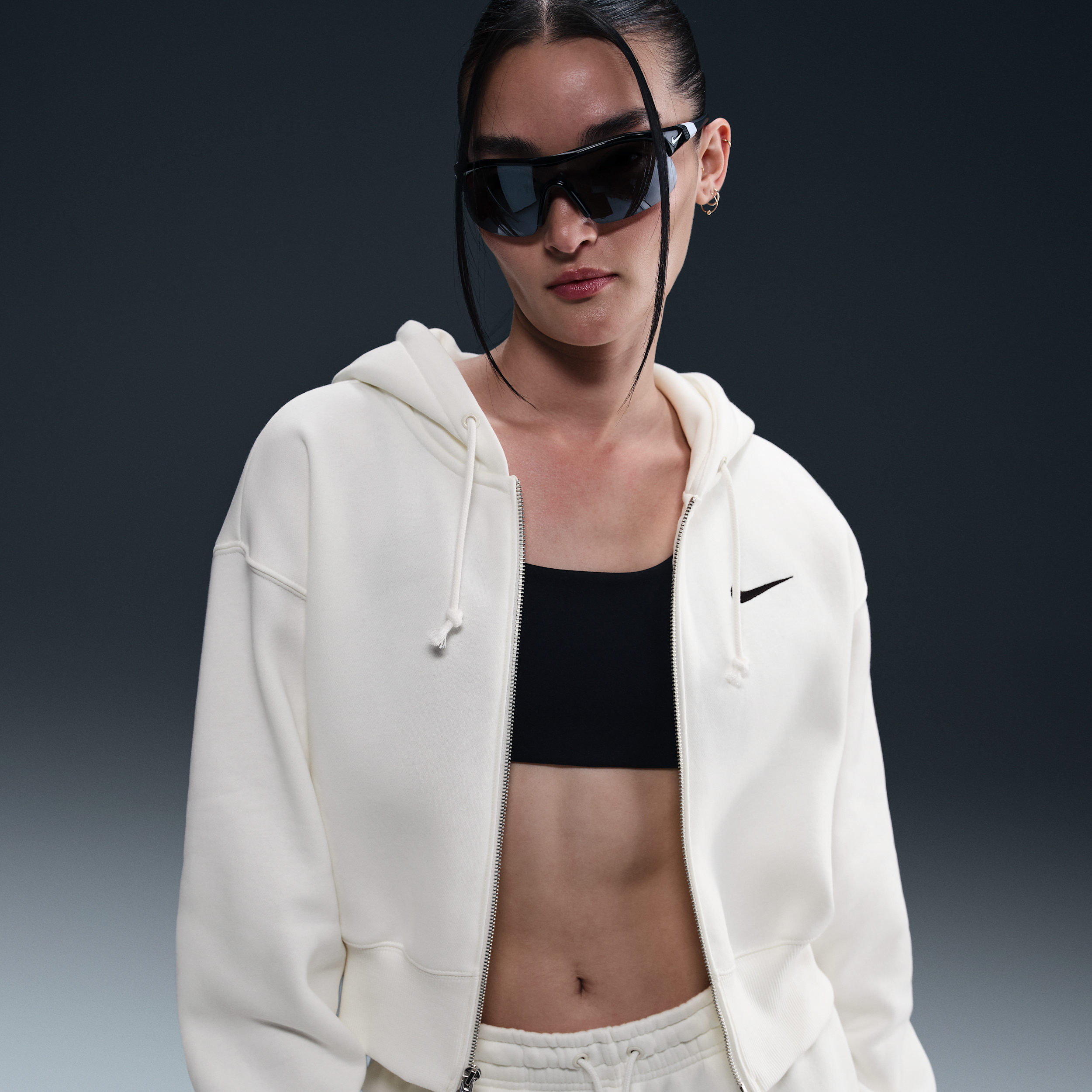 【ナイキ(NIKE)公式ストア】ナイキ スポーツウェア フェニックス フリース ウィメンズ ルーズ クロップド フルジップ パーカー HJ0941-133 ホワイト 【ナイキ(NIKE)公式ストア】ナイキ スポーツウェア フェニックス フリース ウィメンズ ルーズ クロップド フルジップ パーカー HJ0941-133 ホワイト